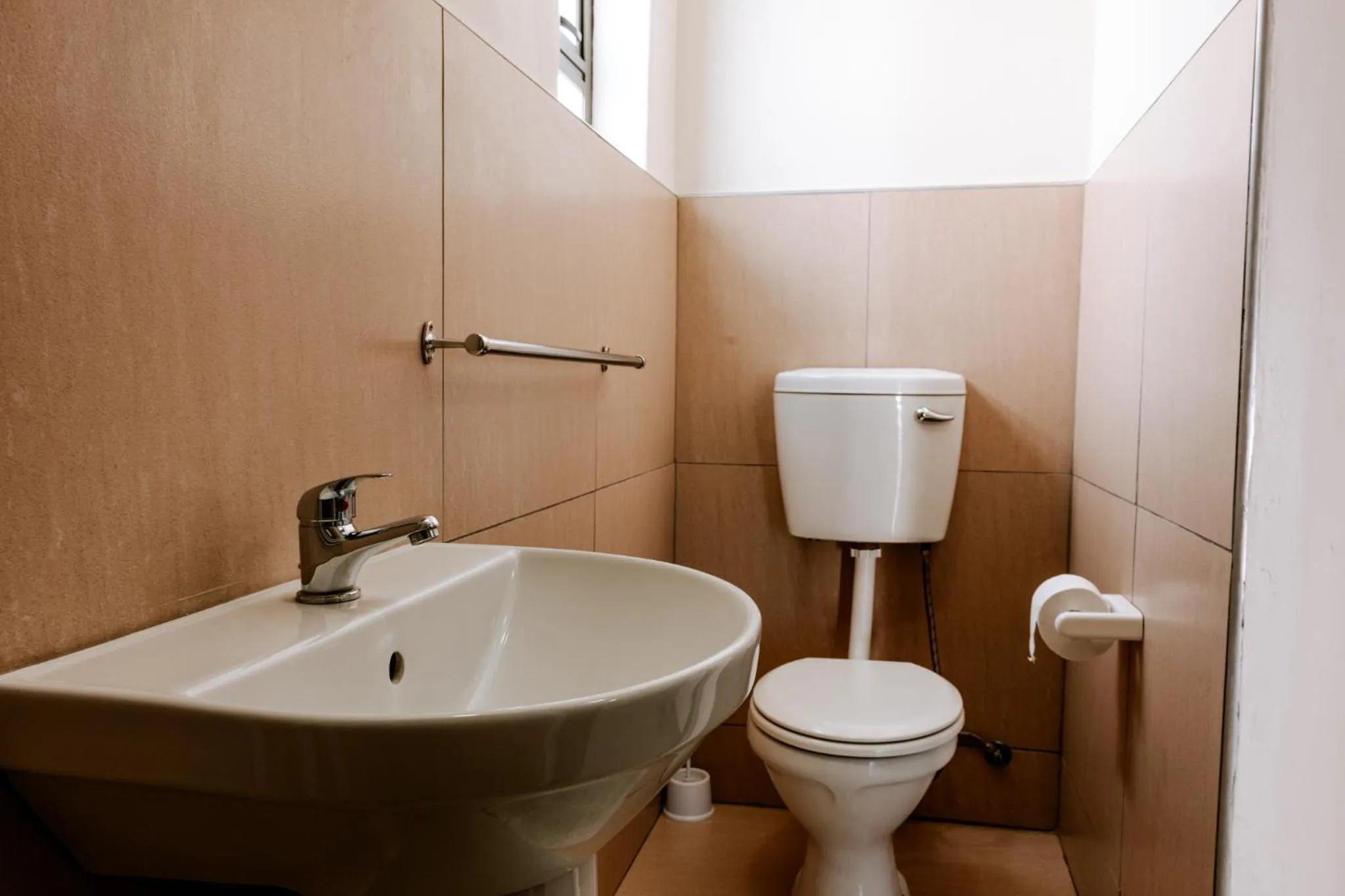 Toilet in Emerald Bed&Breakfast