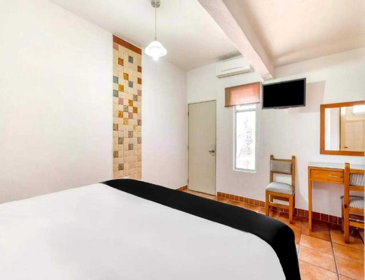 Photo of the whole room, Bed in Hotel Arana Tonalá