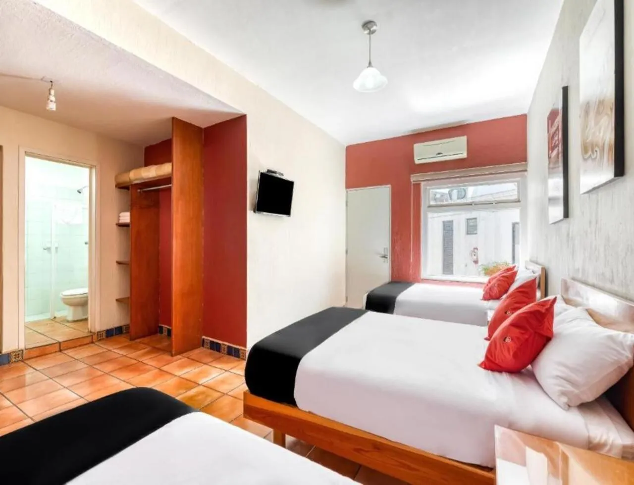 Photo of the whole room, Bed in Hotel Arana Tonalá