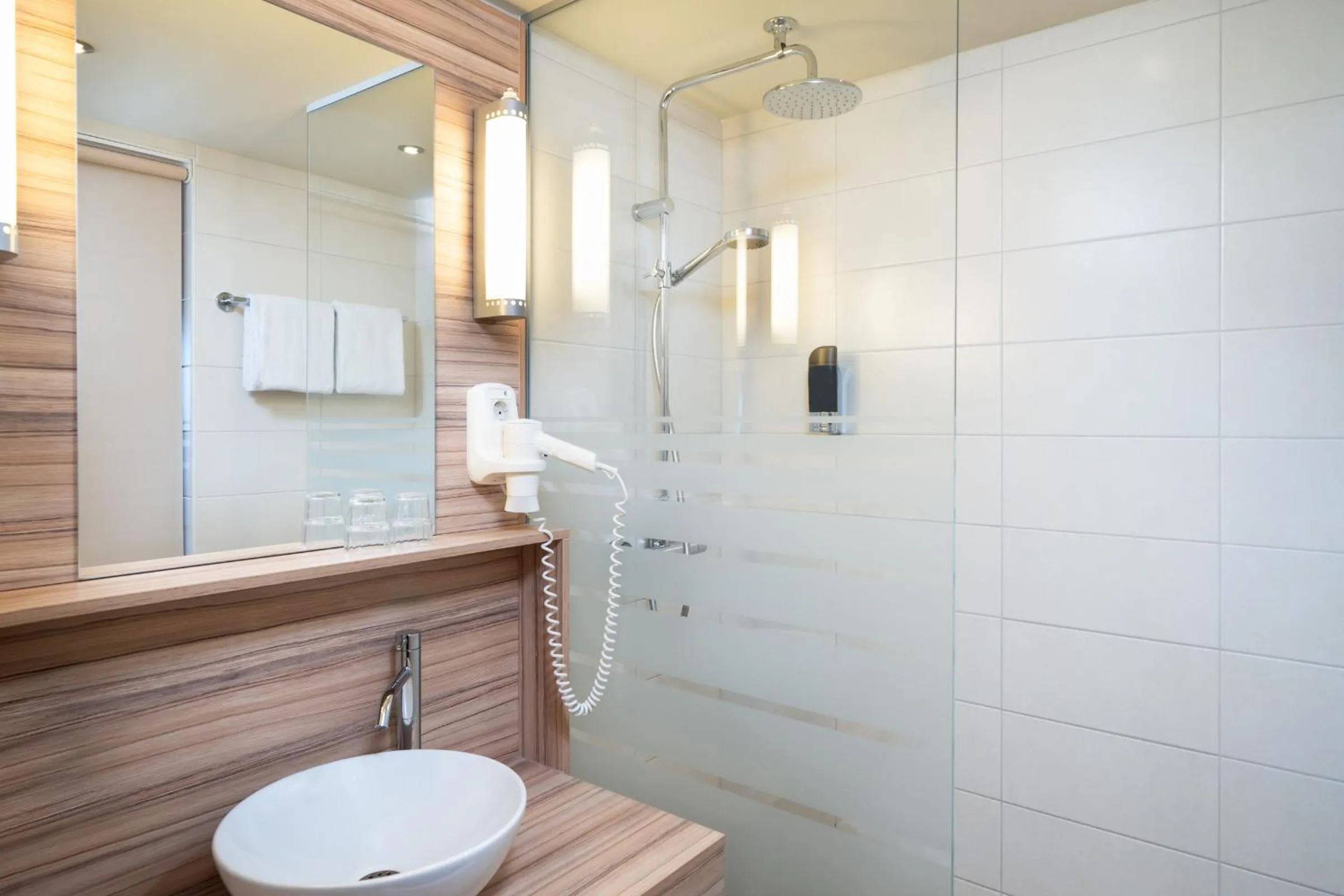 Bathroom in Leonardo Hotel Vienna Hauptbahnhof