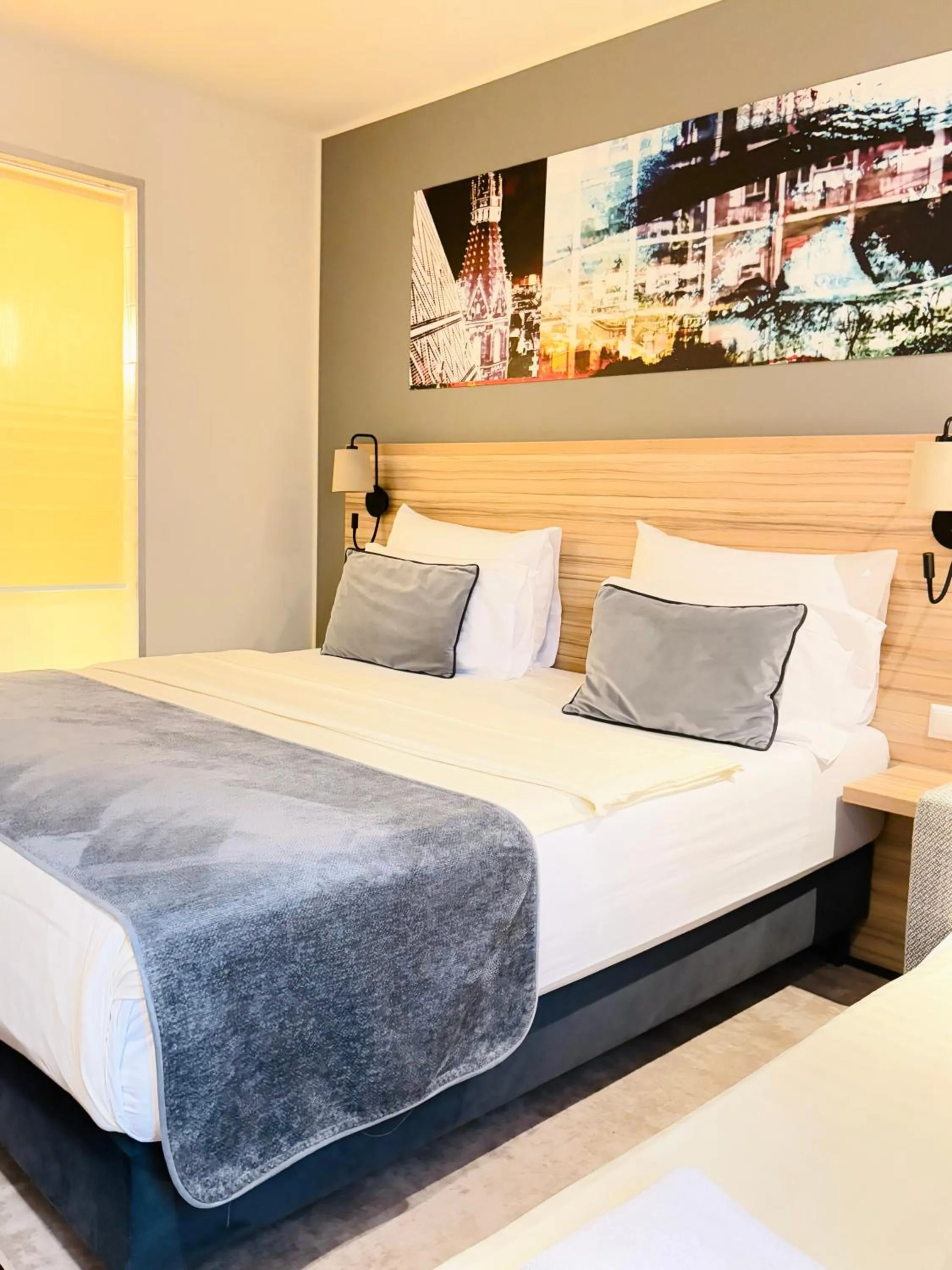 Bedroom, Bed in Leonardo Hotel Vienna Hauptbahnhof