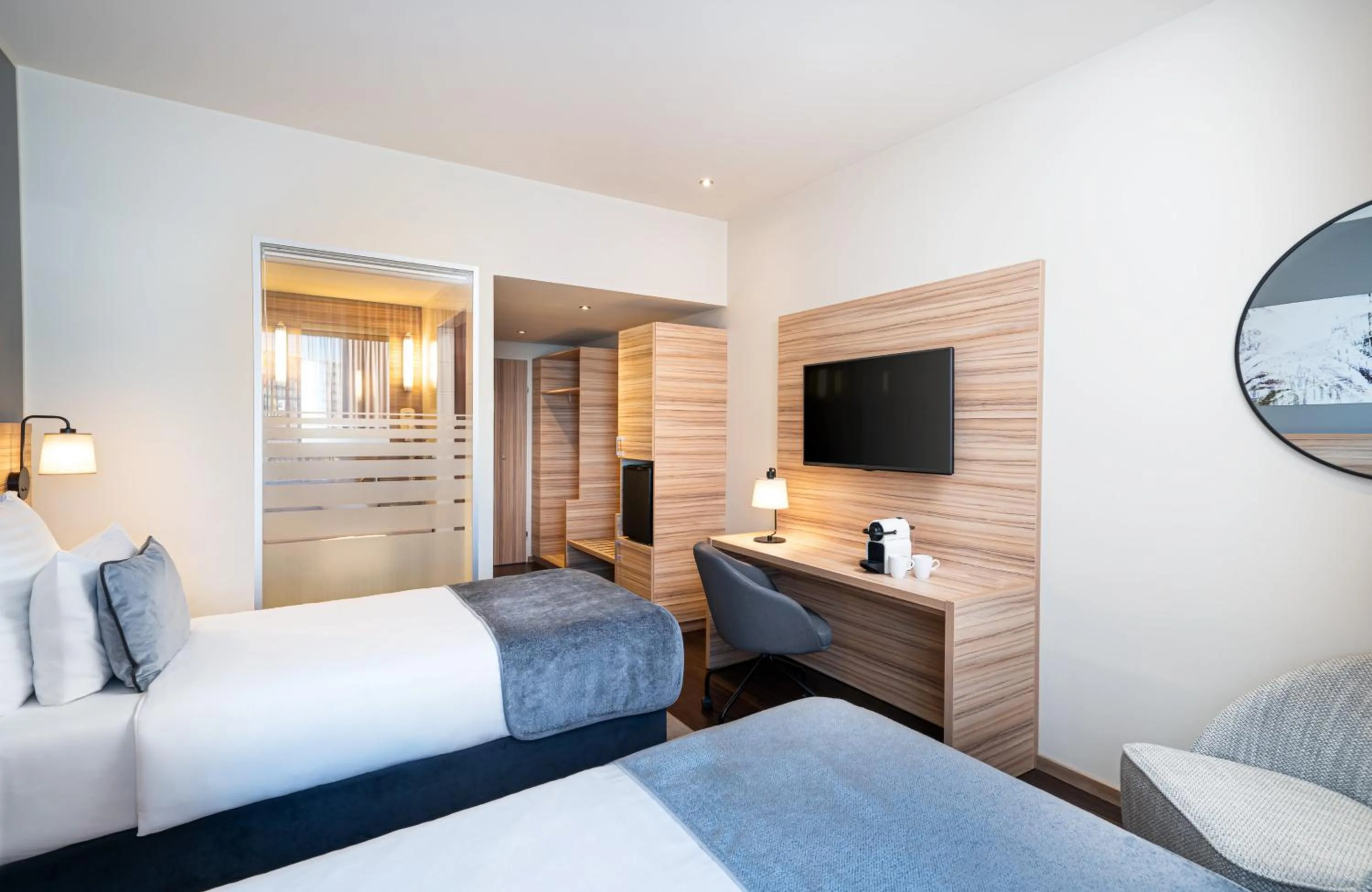 Photo of the whole room, Bed in Leonardo Hotel Vienna Hauptbahnhof