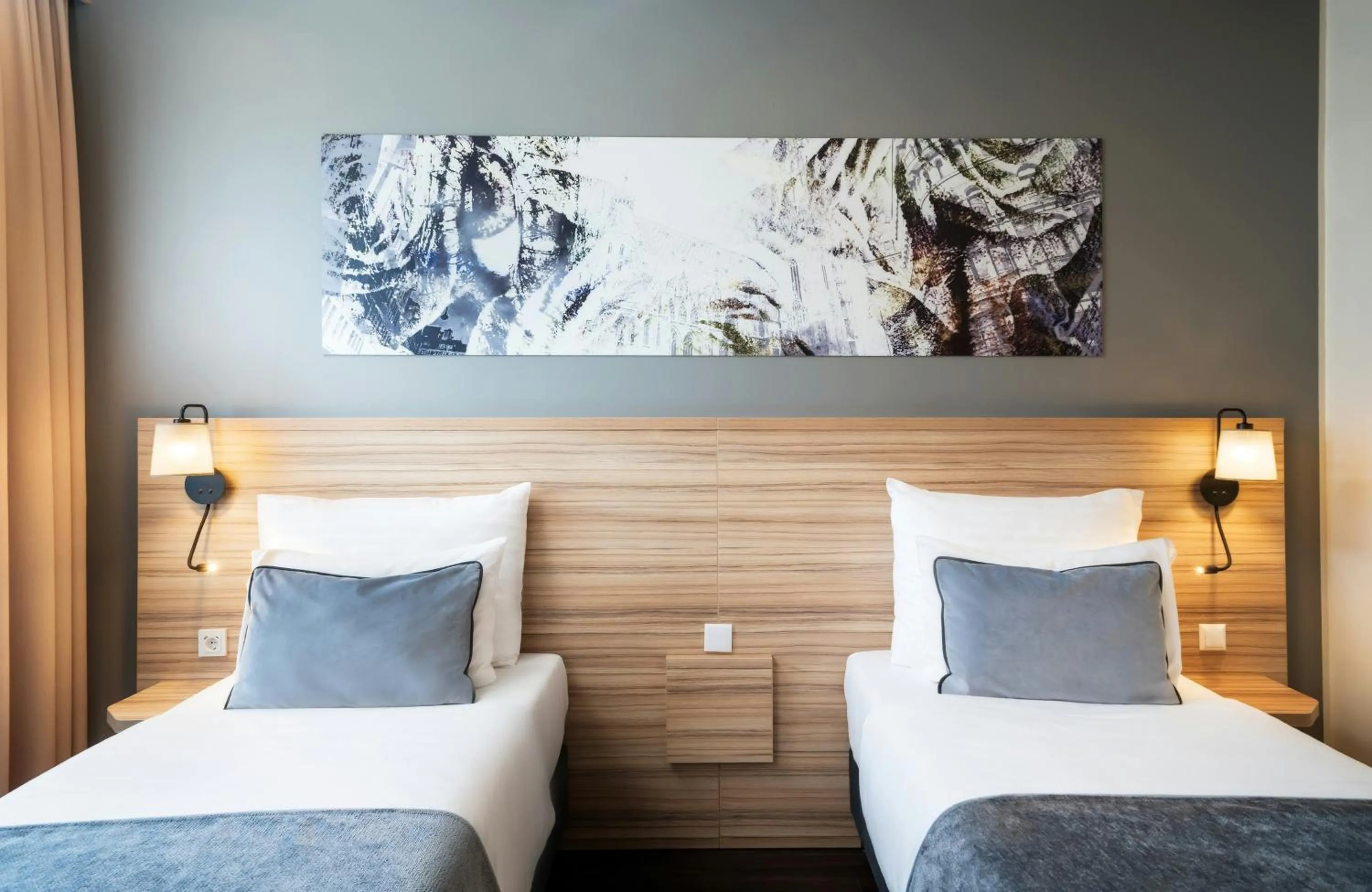 Photo of the whole room, Bed in Leonardo Hotel Vienna Hauptbahnhof