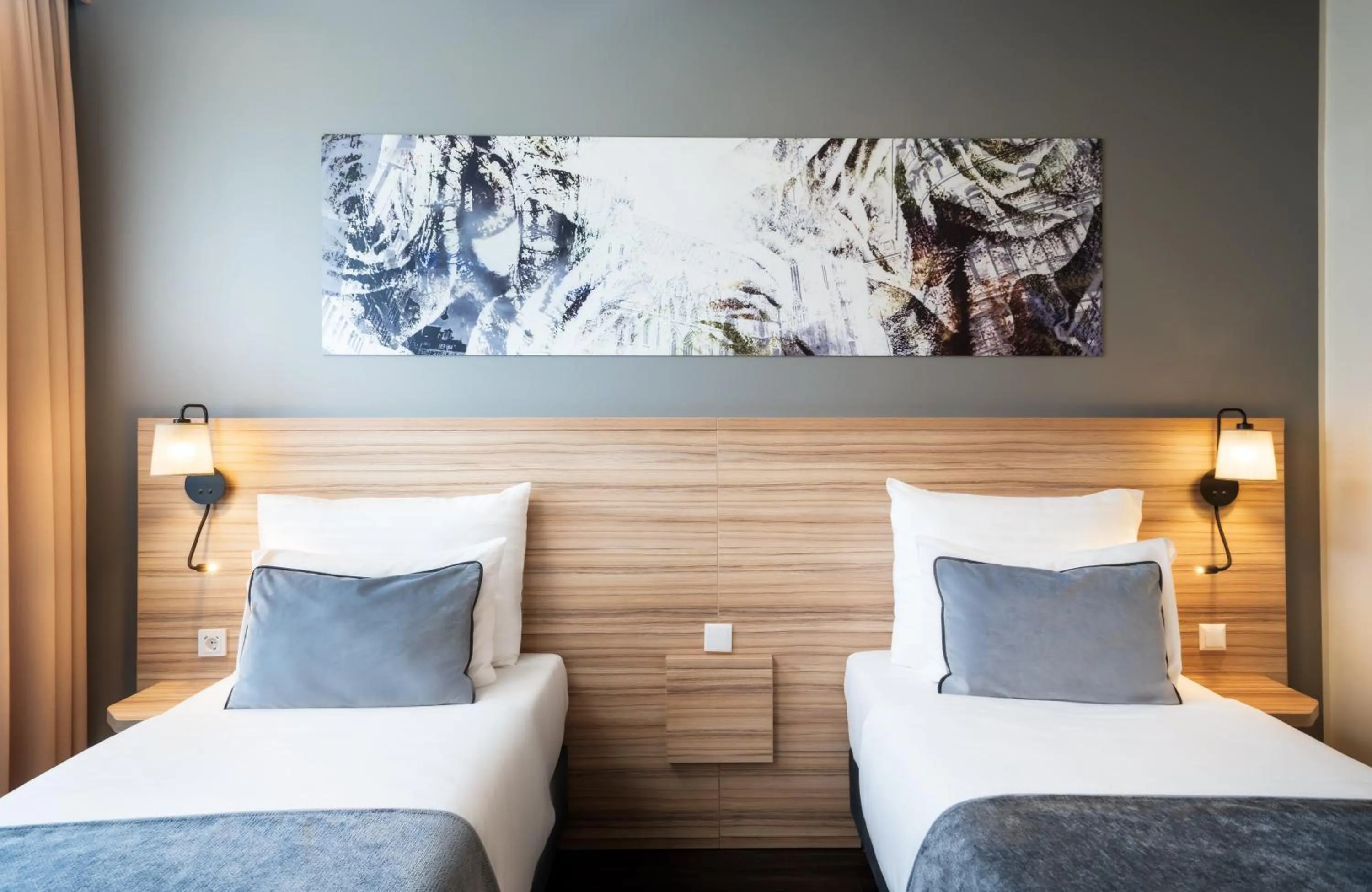 Photo of the whole room, Bed in Leonardo Hotel Vienna Hauptbahnhof