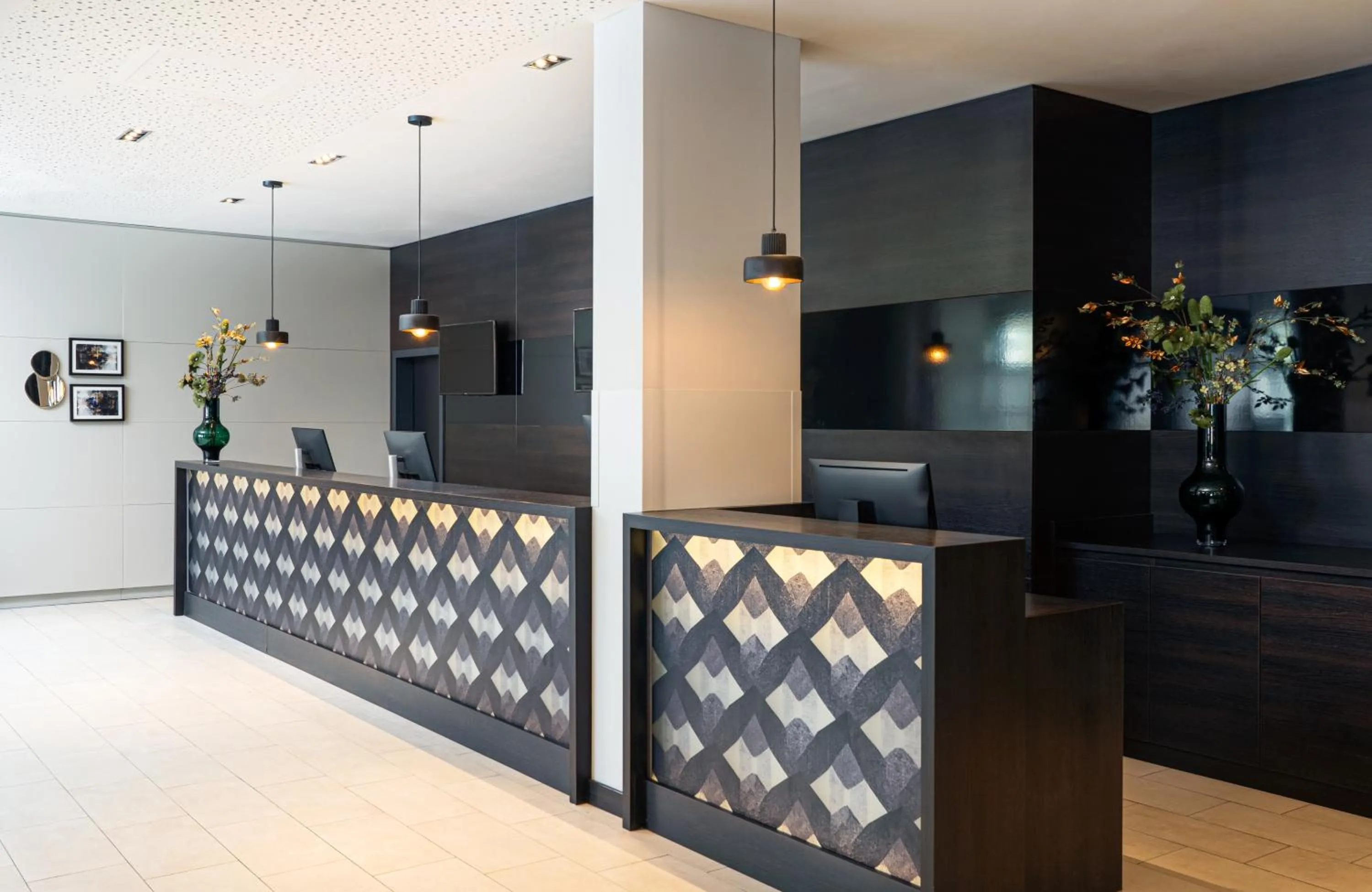 Lobby or reception in Leonardo Hotel Vienna Hauptbahnhof