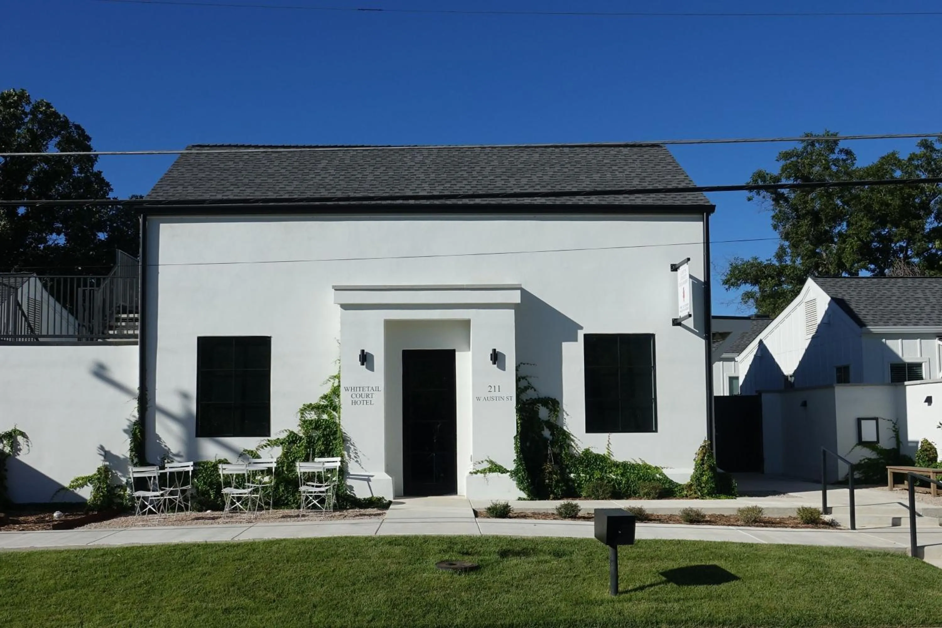 Property building in Whitetail Court Hotel