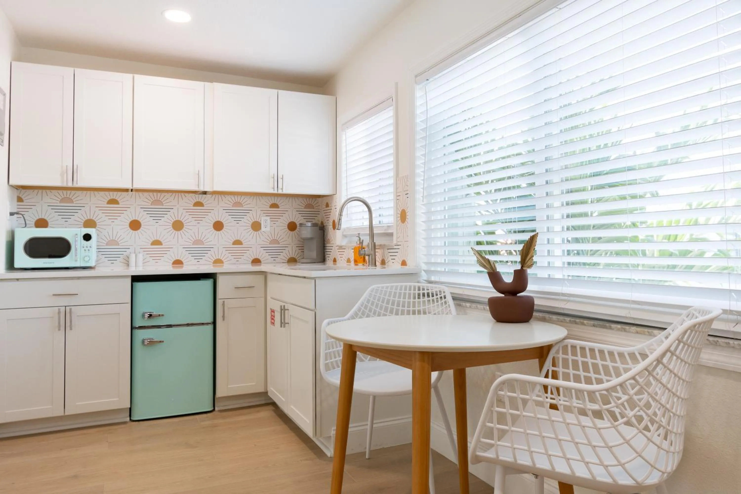 Kitchen or kitchenette in The Juni