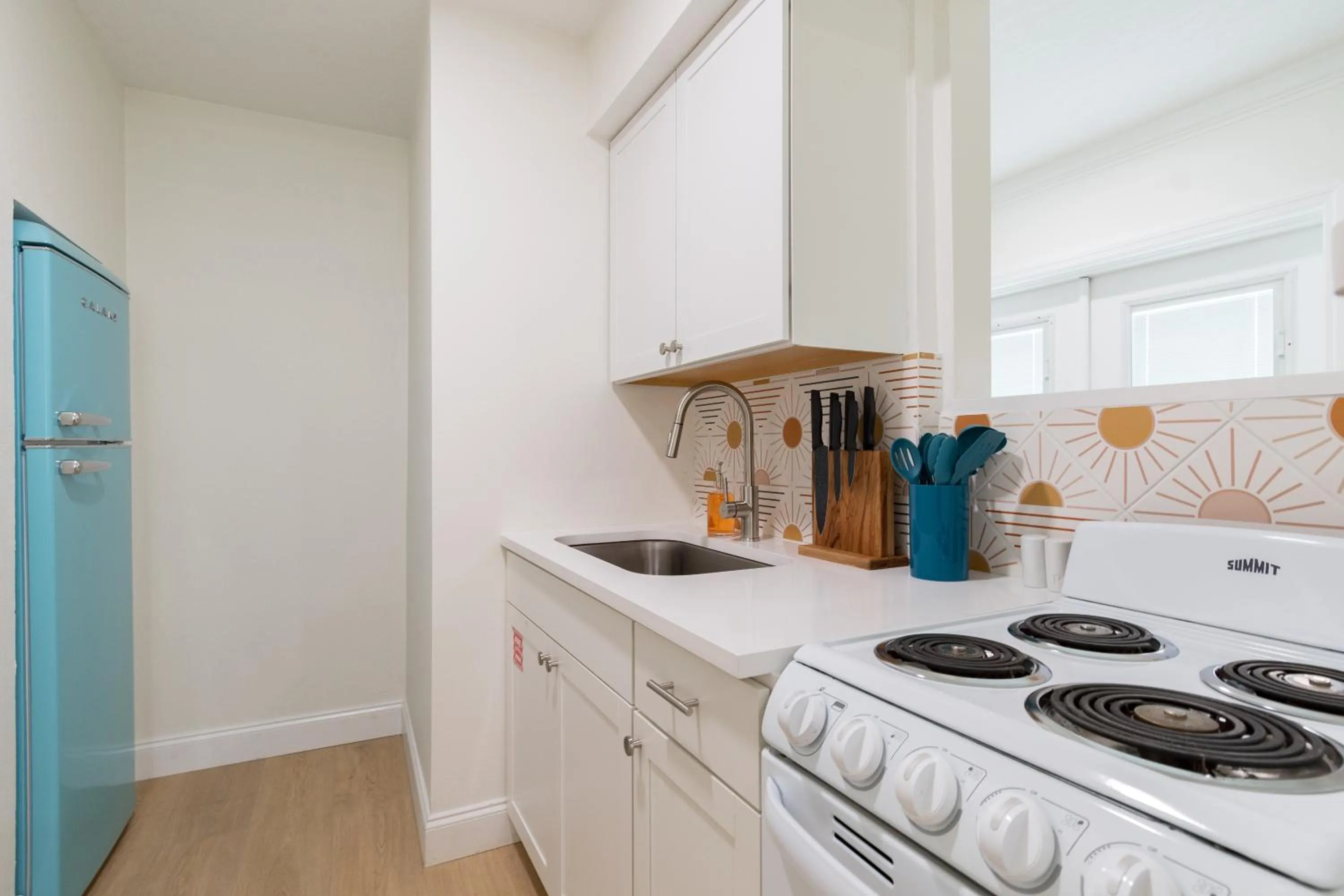 Kitchen or kitchenette in The Juni