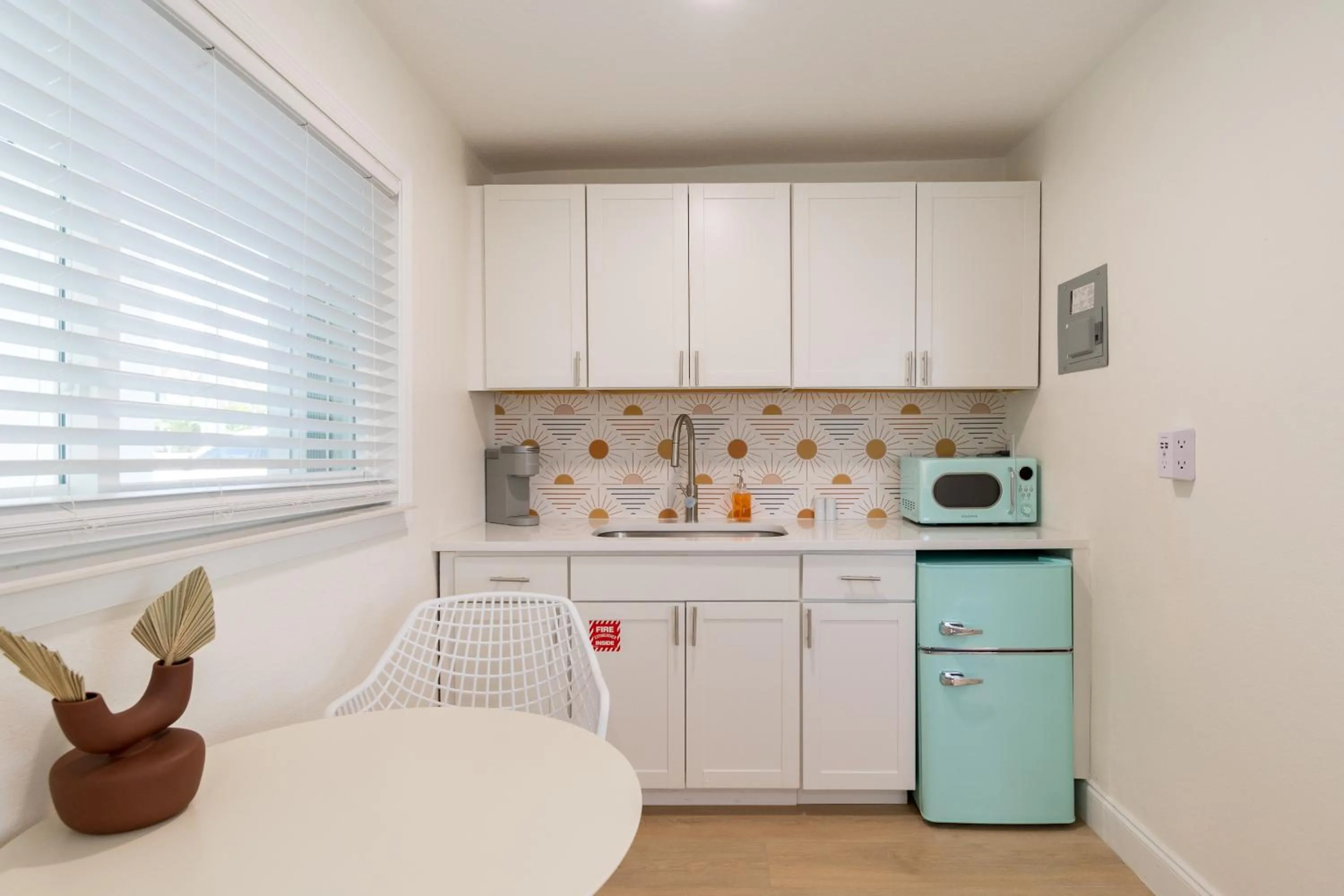 Kitchen or kitchenette in The Juni