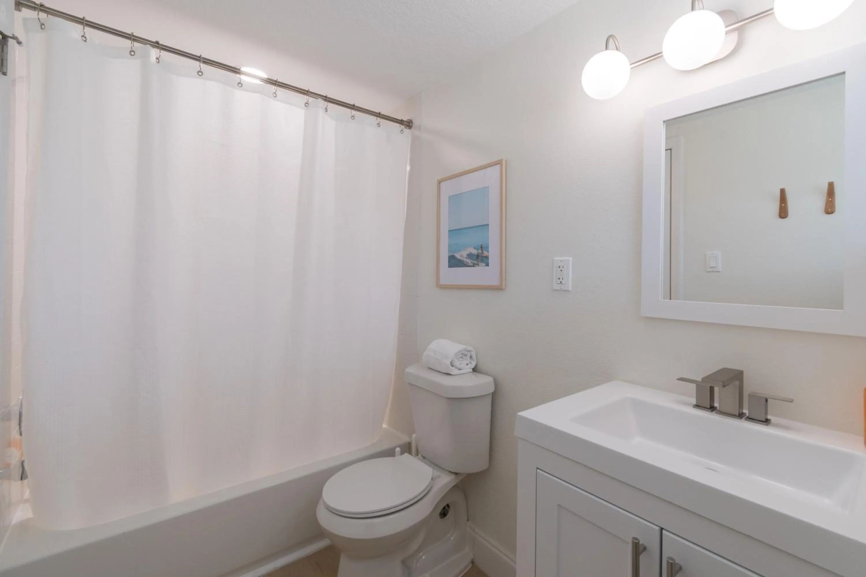 Bathroom in The Juni