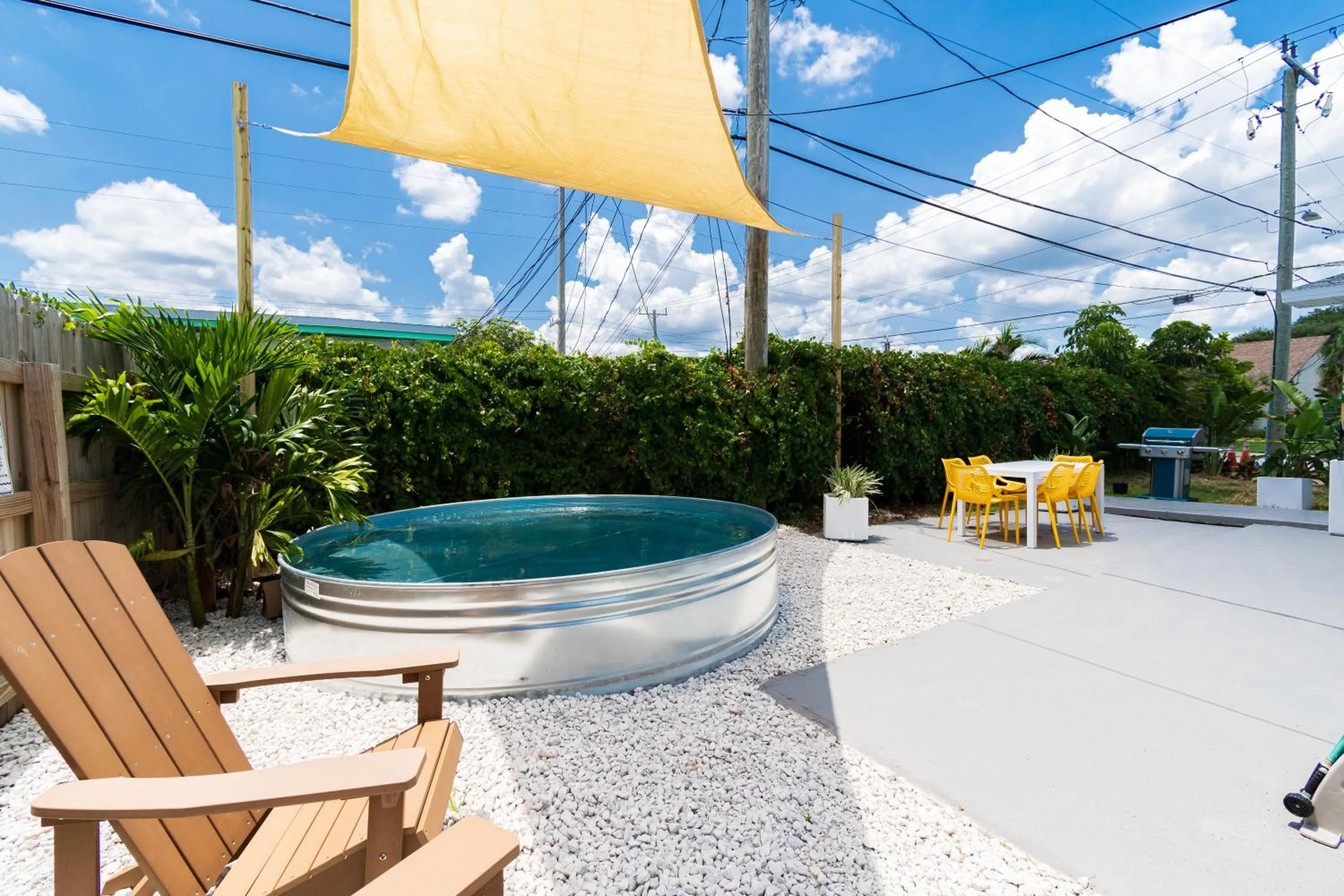 Swimming pool in The Juni