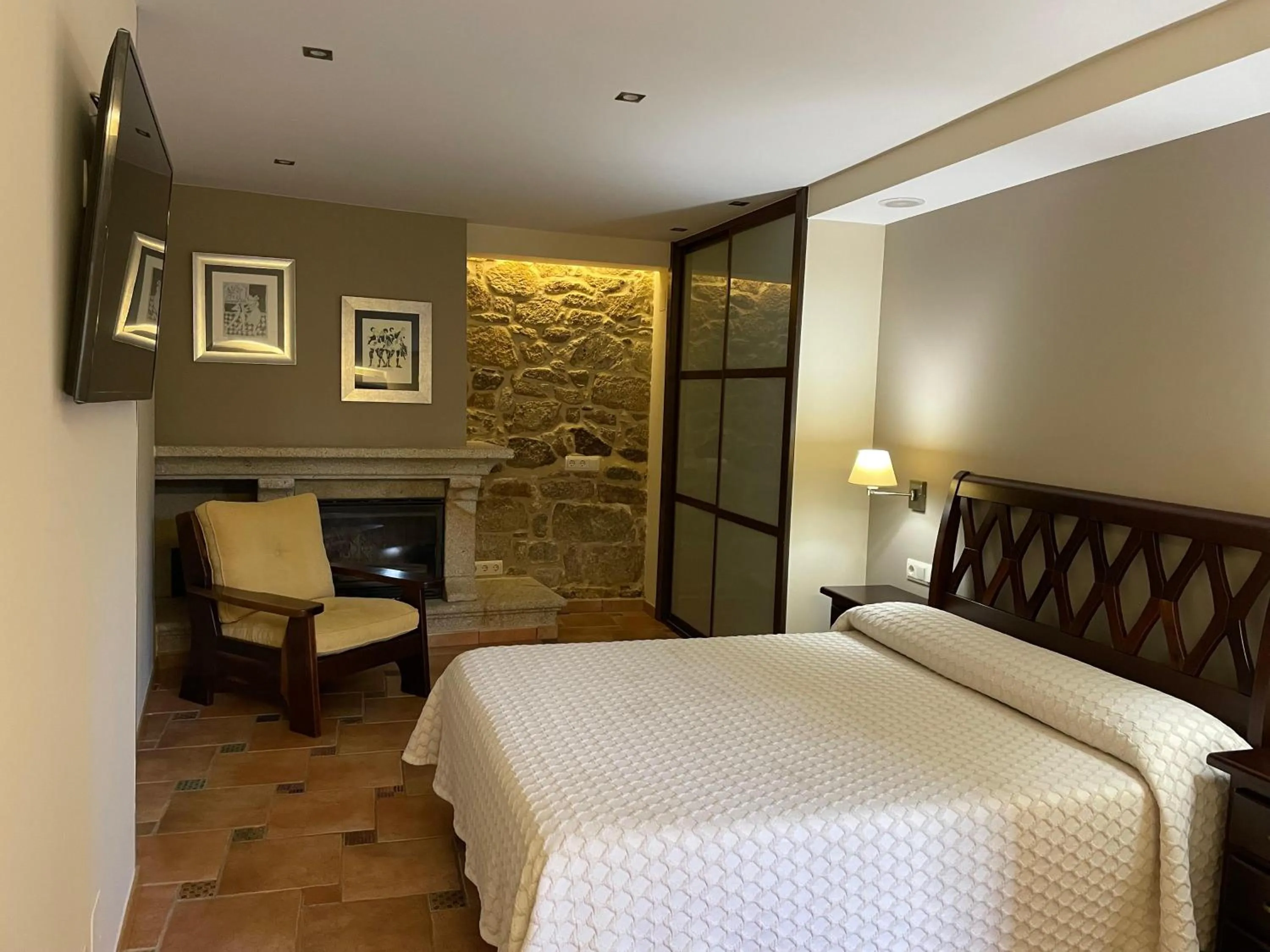 Bedroom, Bed in Apartamentos Río Sil