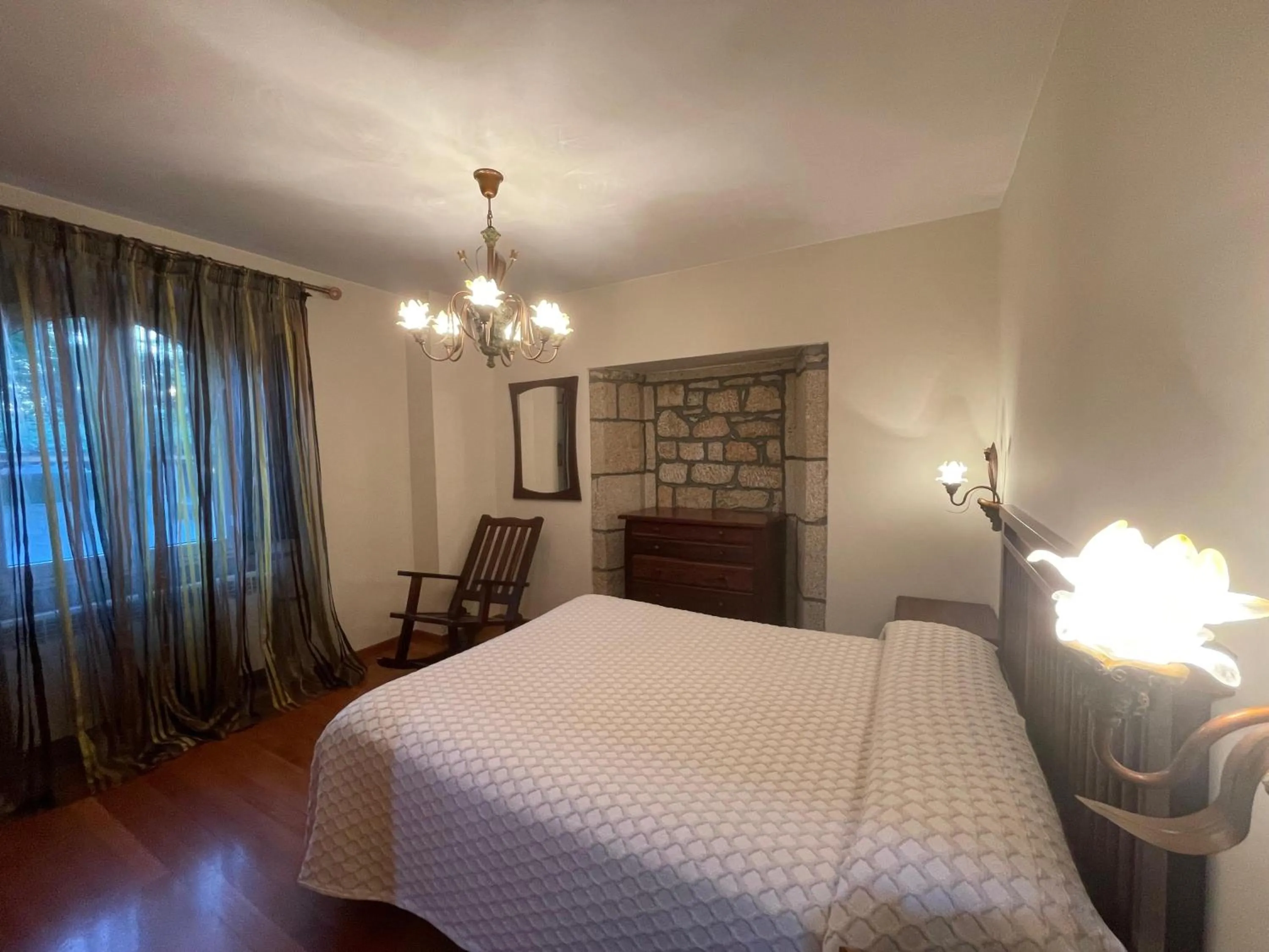 Bedroom, Bed in Apartamentos Río Sil