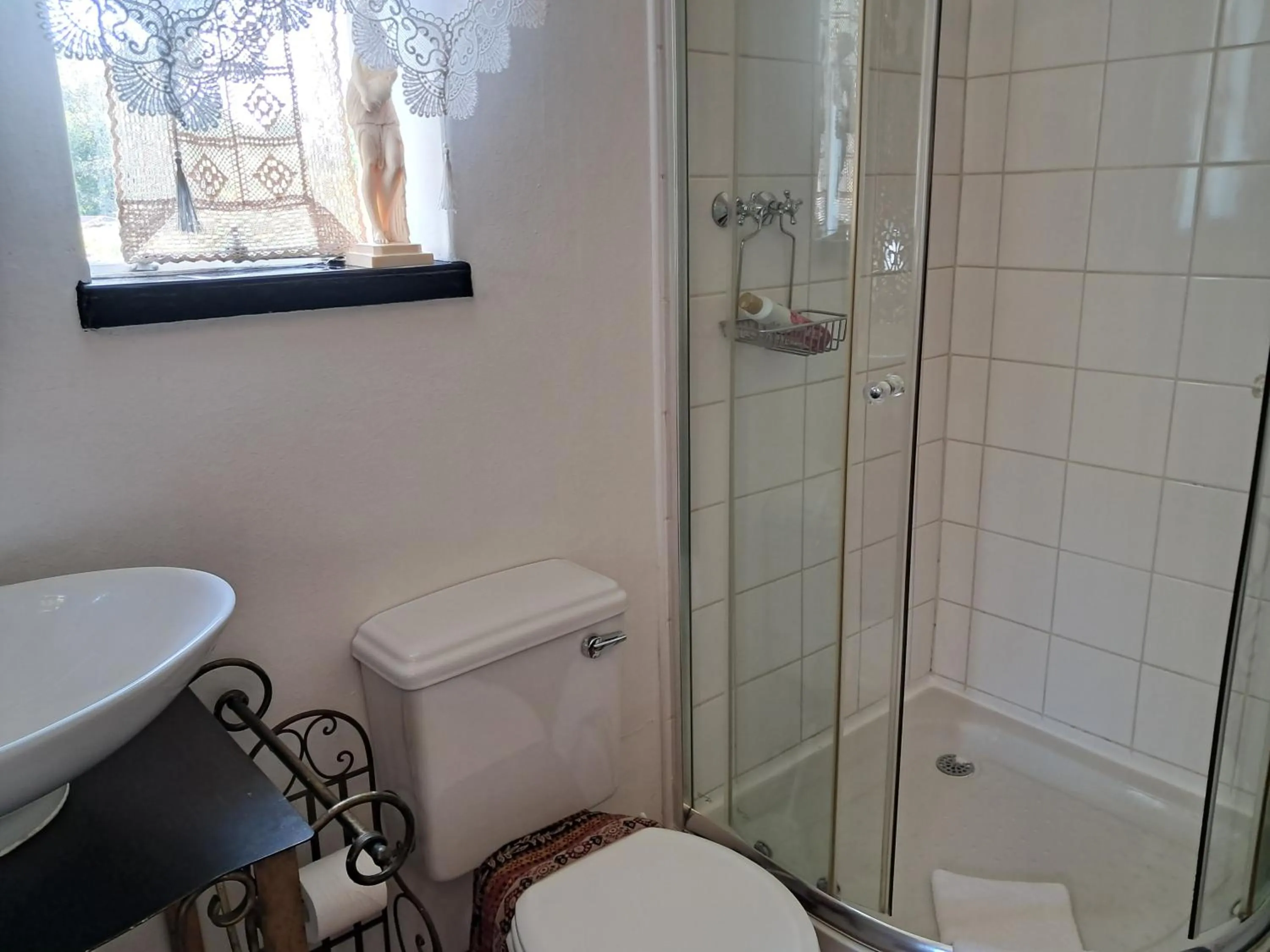 Bathroom in 29onTait Guest House