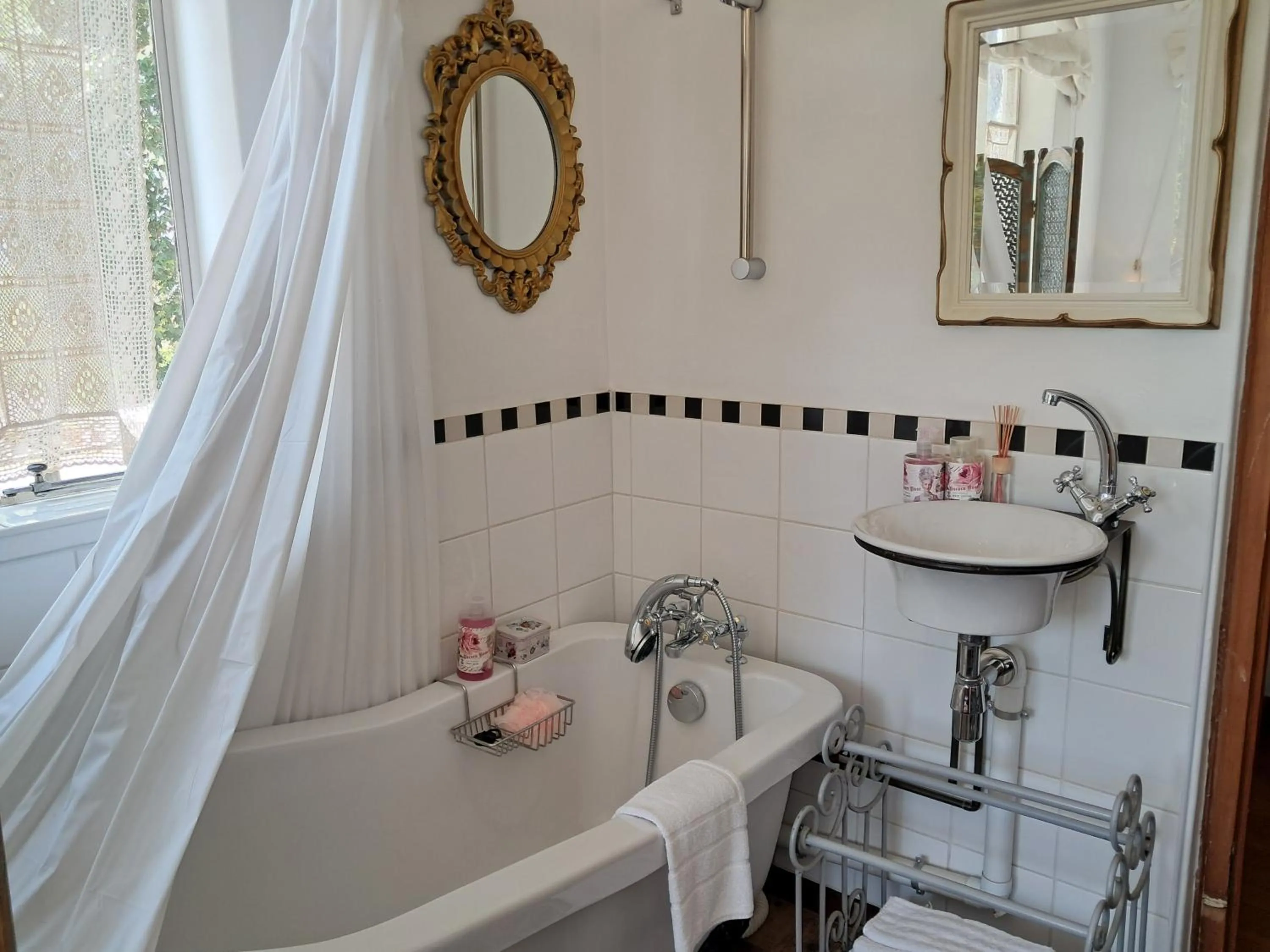 Bathroom in 29onTait Guest House