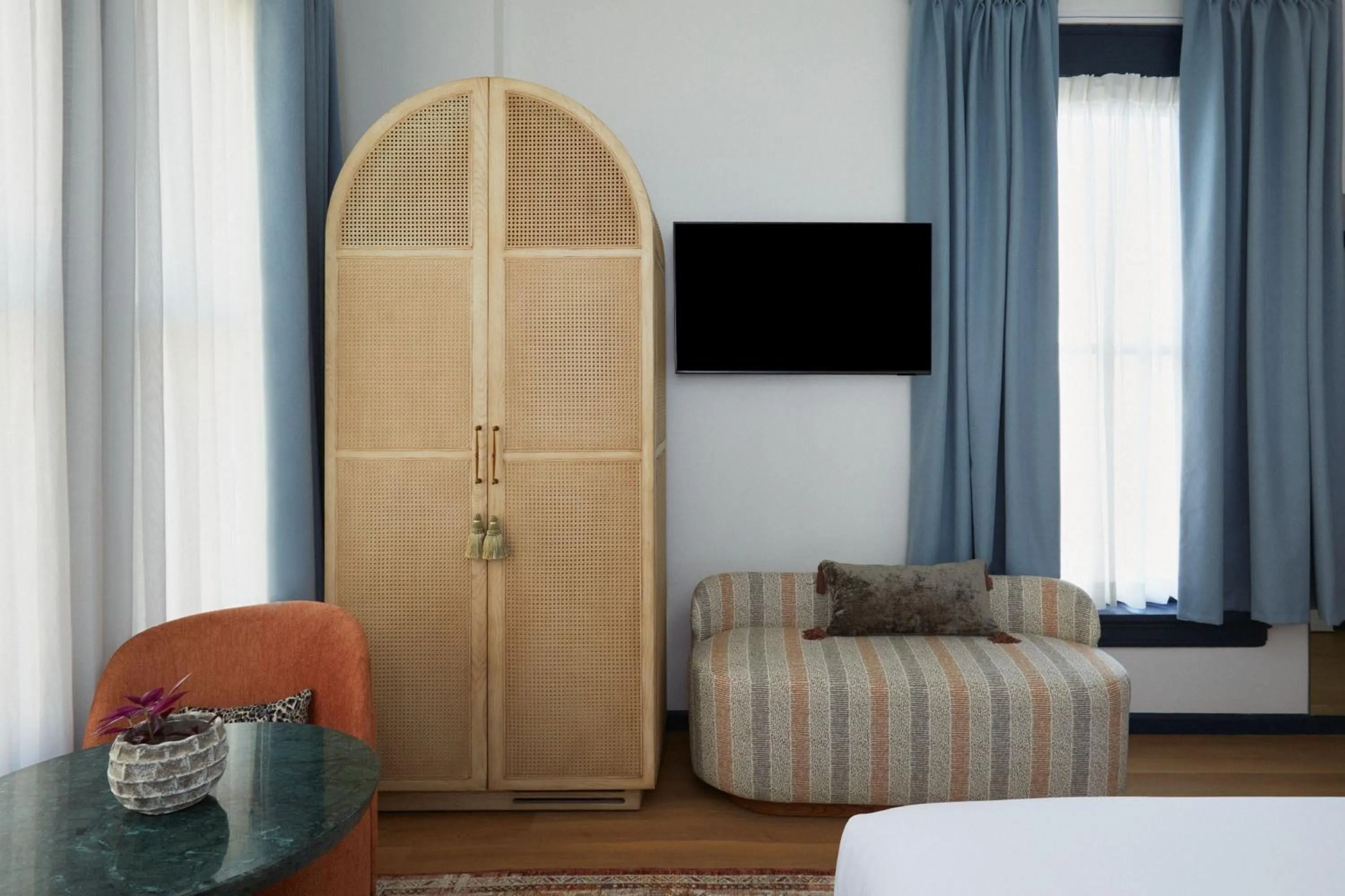 Bedroom, Bed in Granger Hotel San Diego, a Member of Design Hotels, part of Marriott Bonvoy