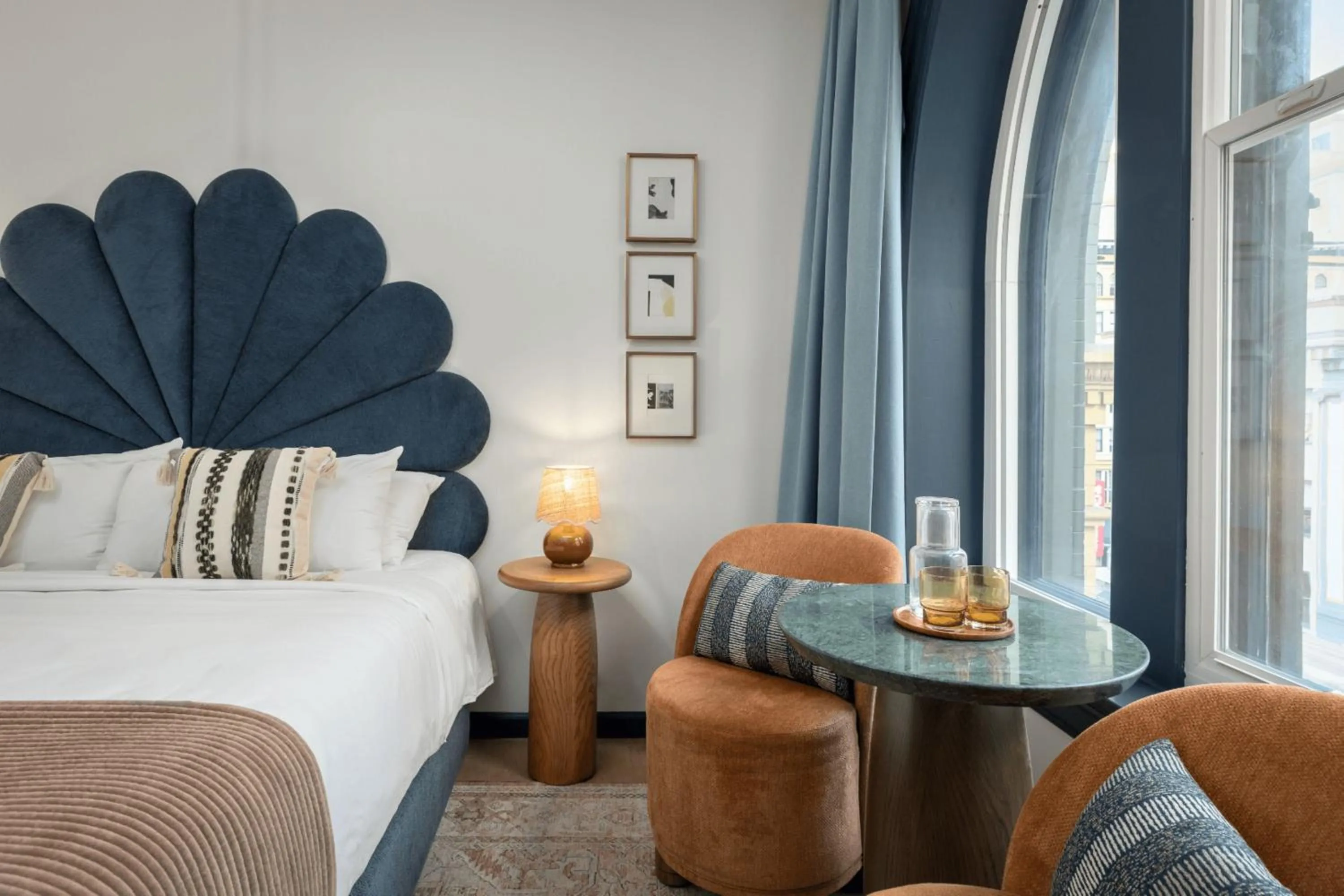 Bed in Granger Hotel San Diego, a Member of Design Hotels, part of Marriott Bonvoy