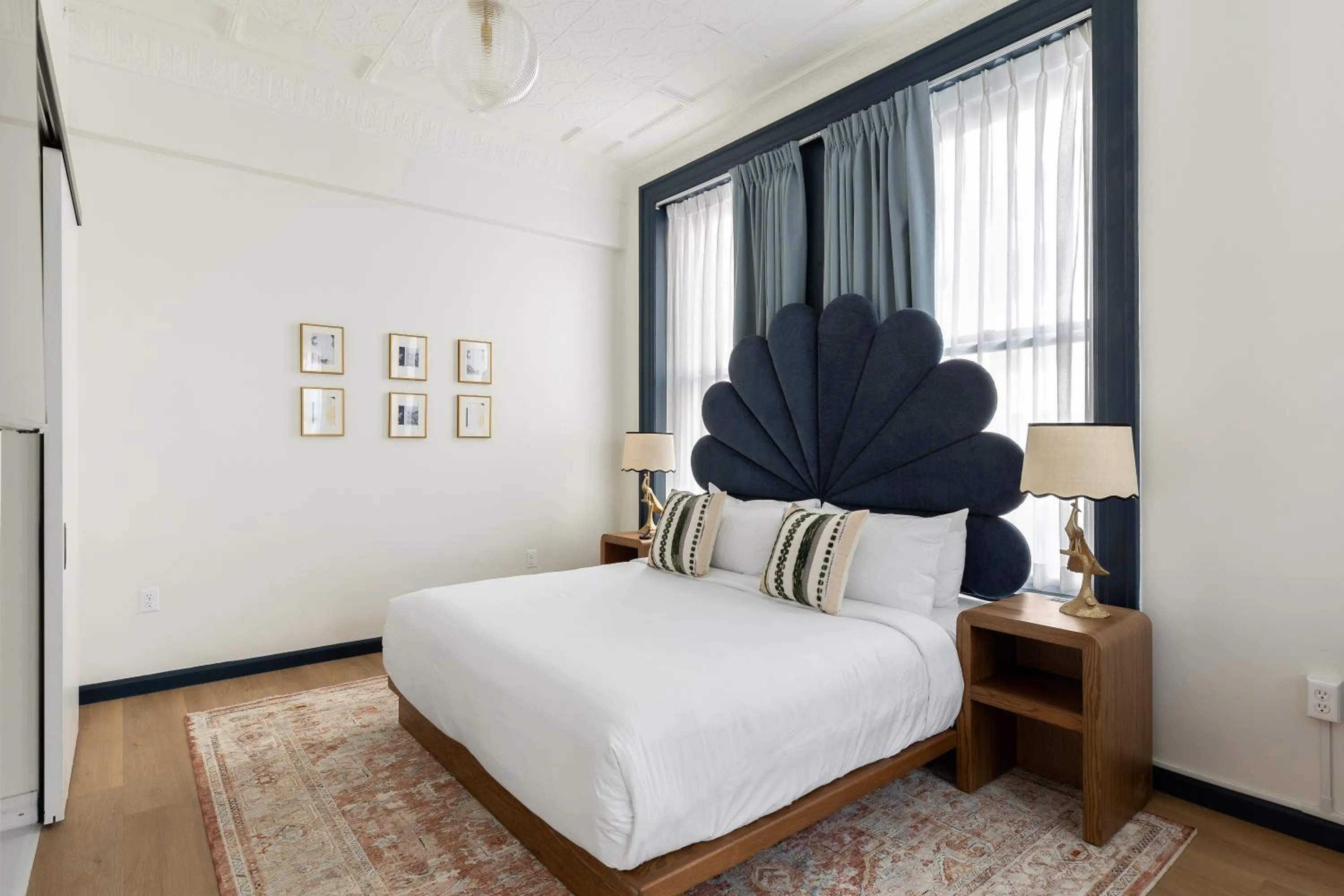 Bedroom, Bed in Granger Hotel San Diego, a Member of Design Hotels, part of Marriott Bonvoy