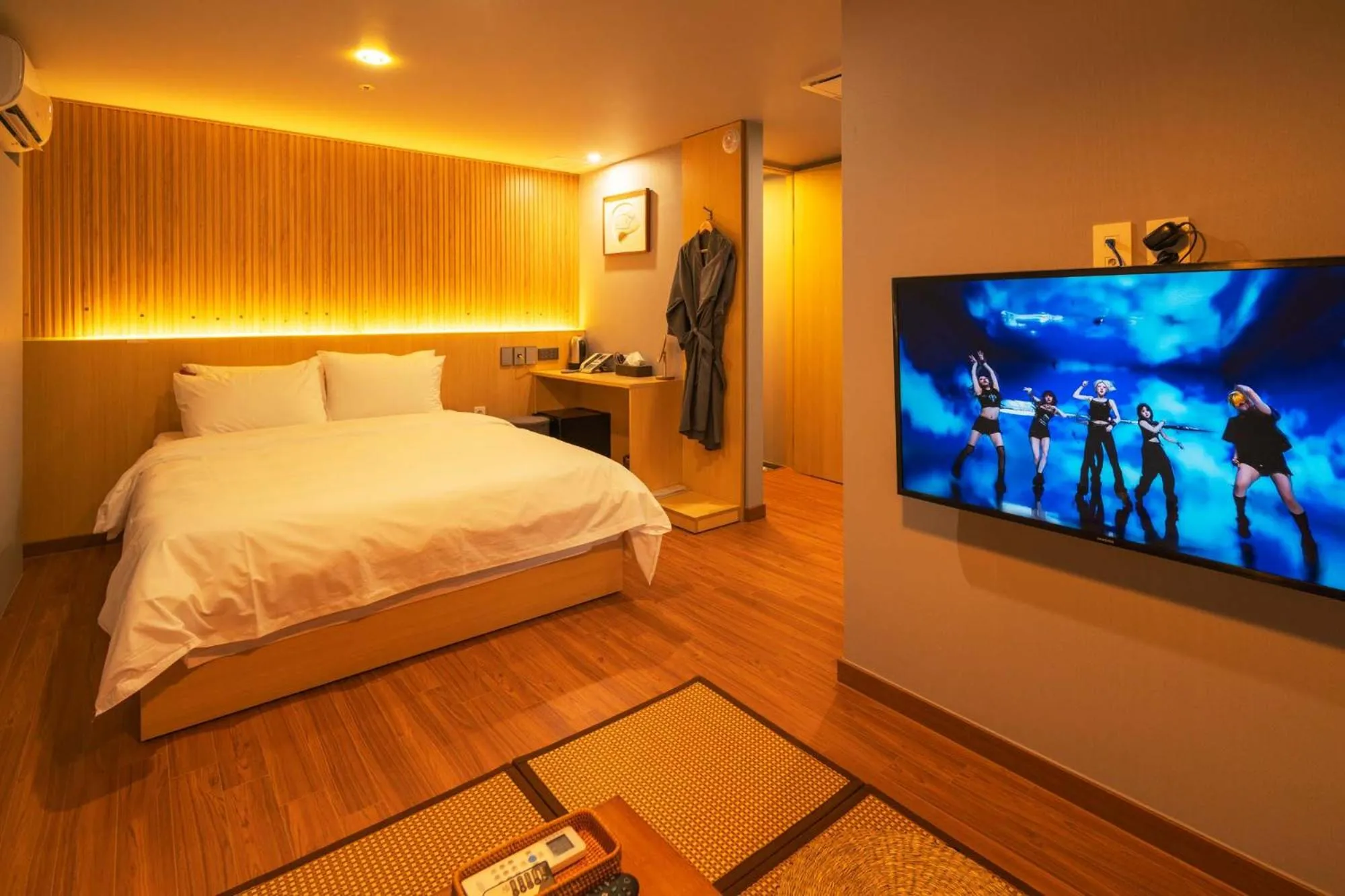 Bed in Shinchon Mayven Hotel