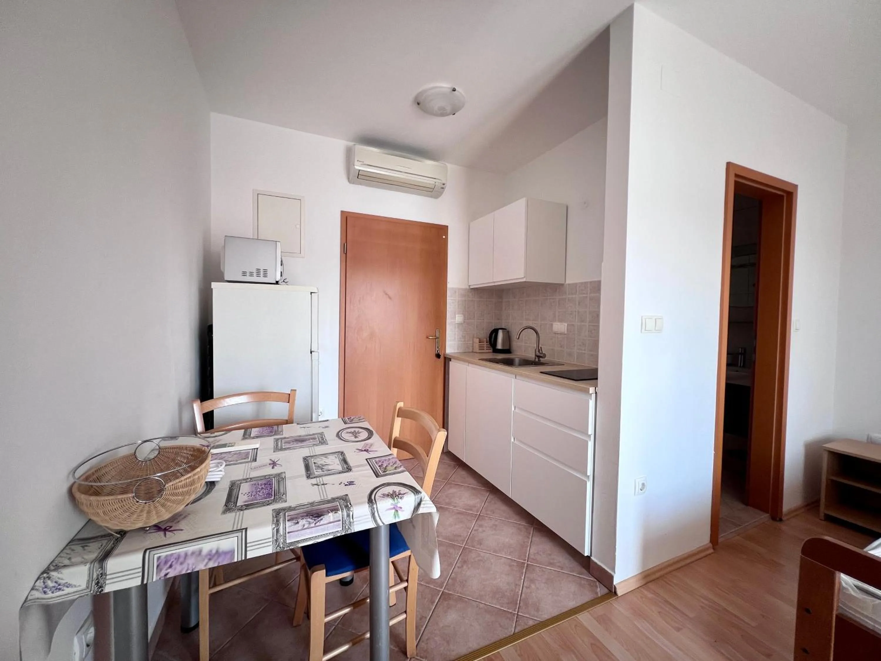 Kitchen or kitchenette in Apartments Palit Rab