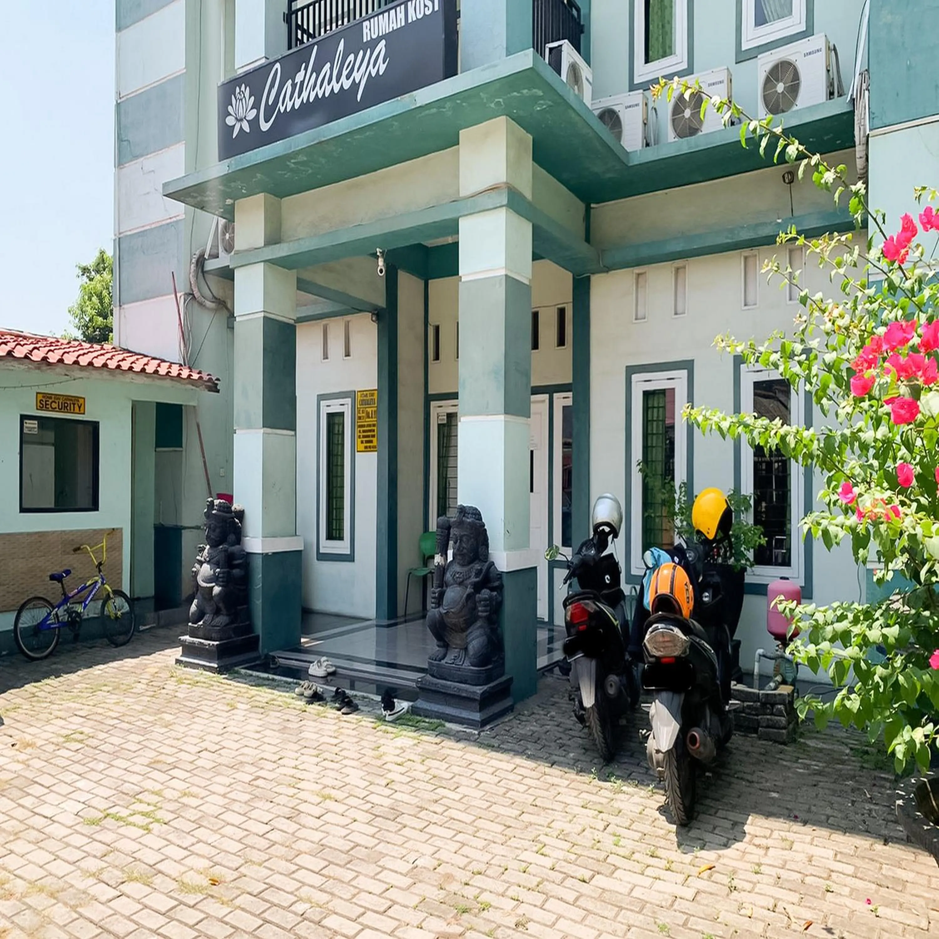 Facade/entrance in Acintyya Homestay Syariah RedPartner