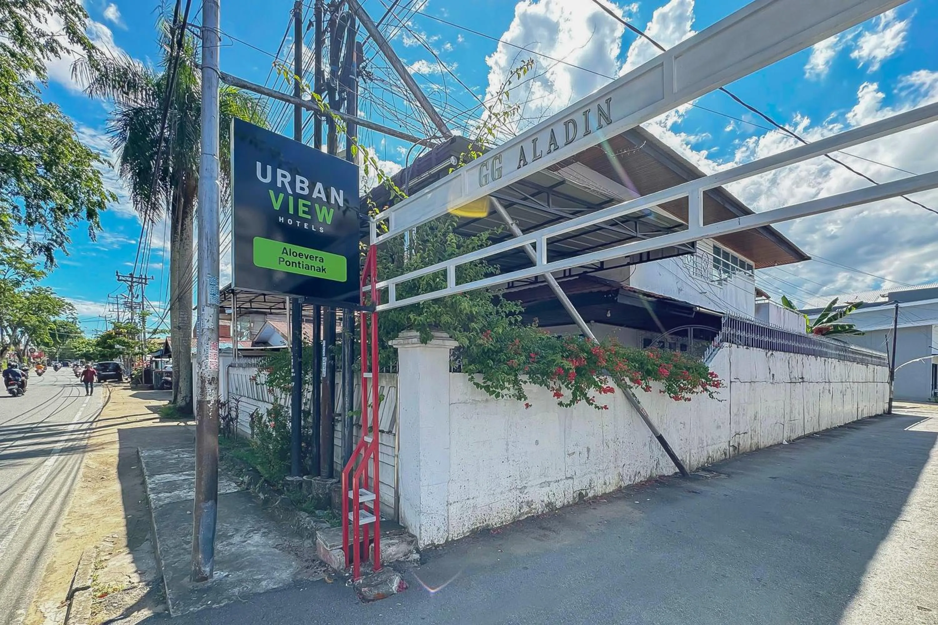 Property logo or sign in Urbanview Hotel Aloevera Pontianak by RedDoorz