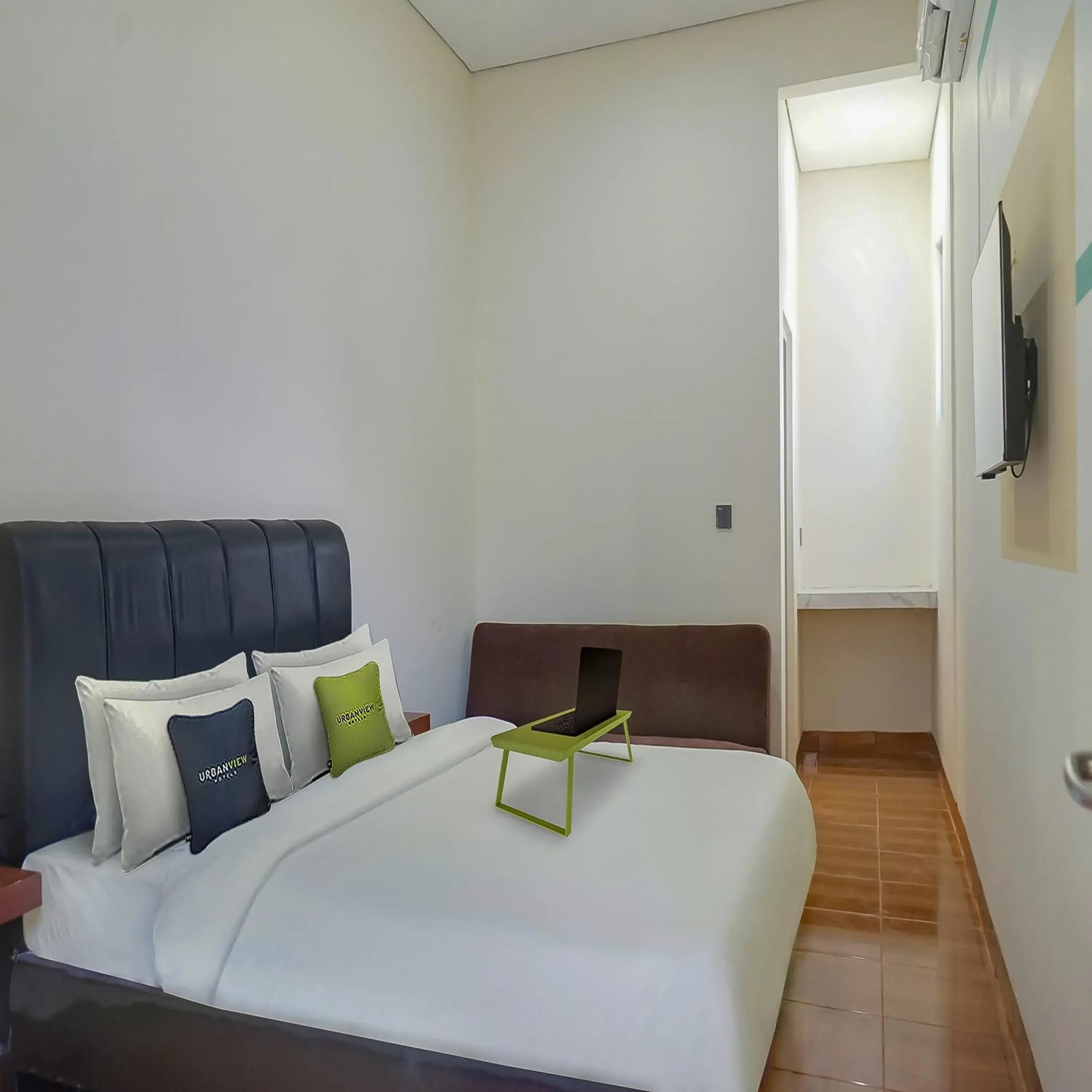 Bedroom, Bed in Urbanview Hotel Aloevera Pontianak by RedDoorz Bedroom, Bed in Urbanview Hotel Aloevera Pontianak by RedDoorz