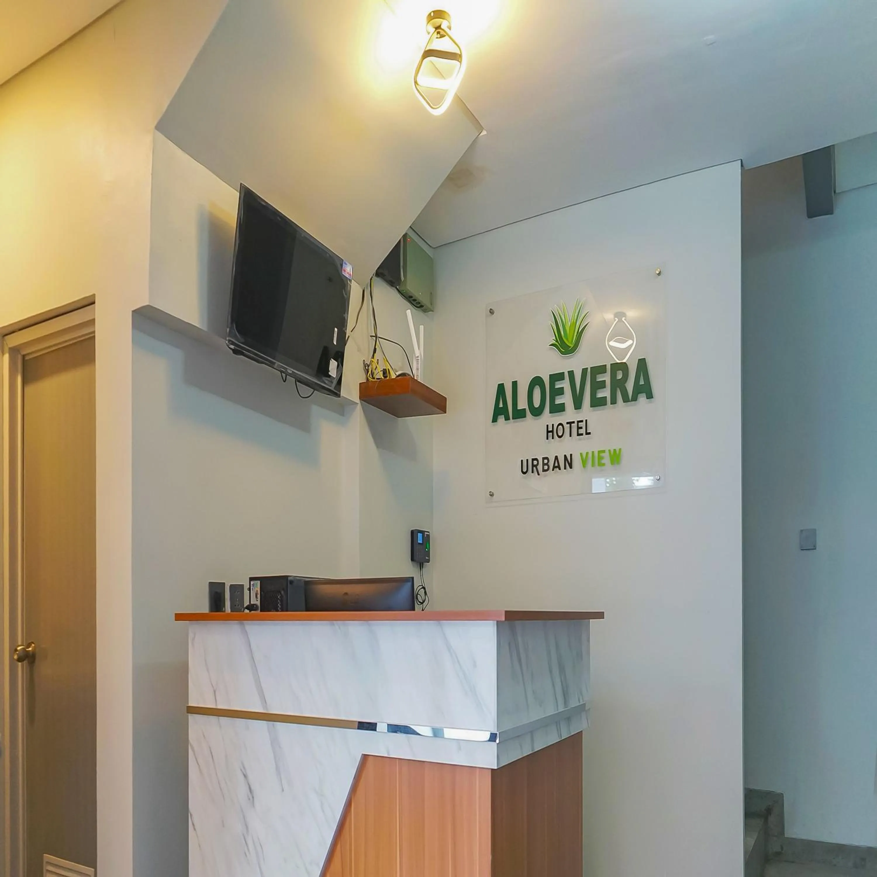 Lobby or reception in Urbanview Hotel Aloevera Pontianak by RedDoorz