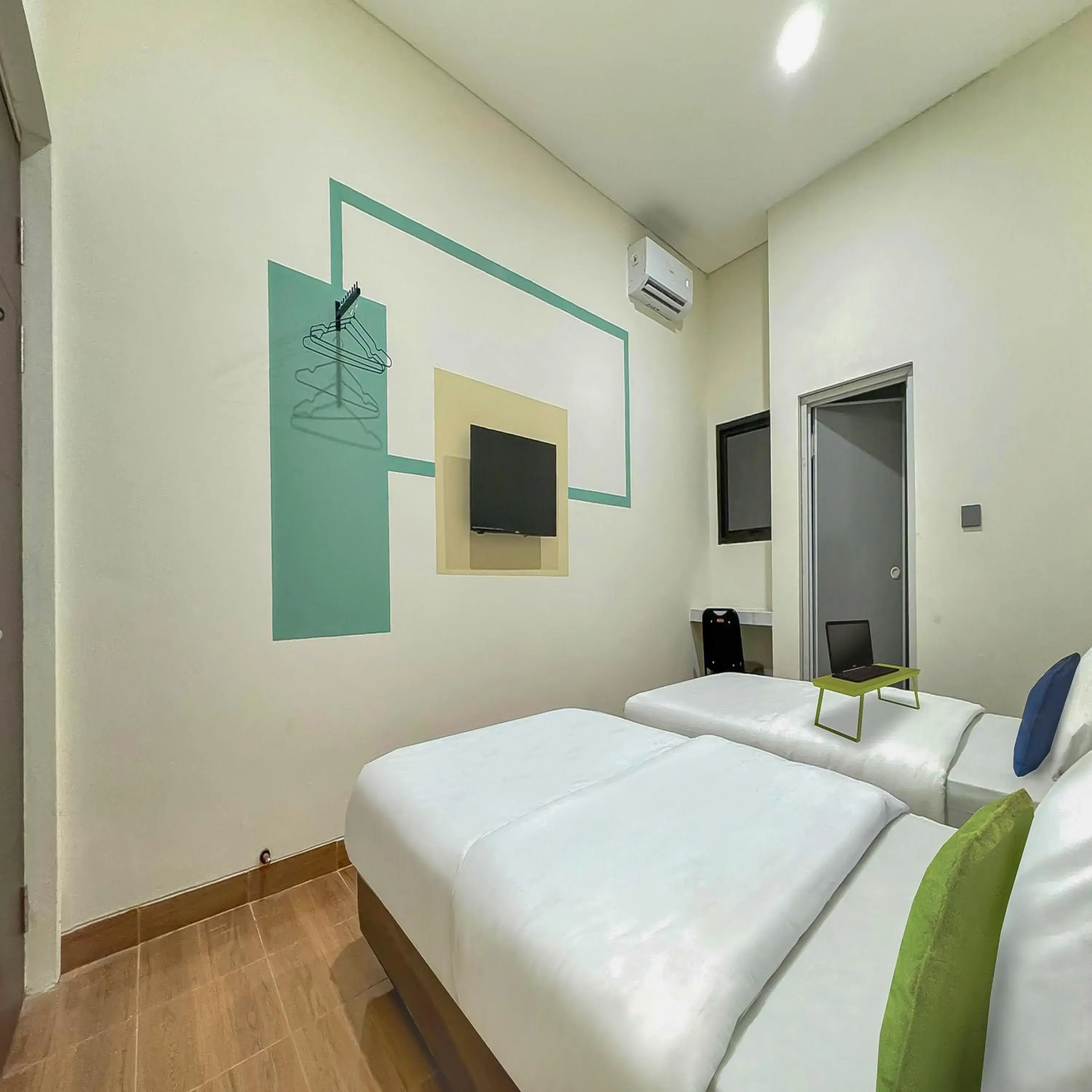 Bedroom, Bed in Urbanview Hotel Aloevera Pontianak by RedDoorz Bedroom, Bed in Urbanview Hotel Aloevera Pontianak by RedDoorz