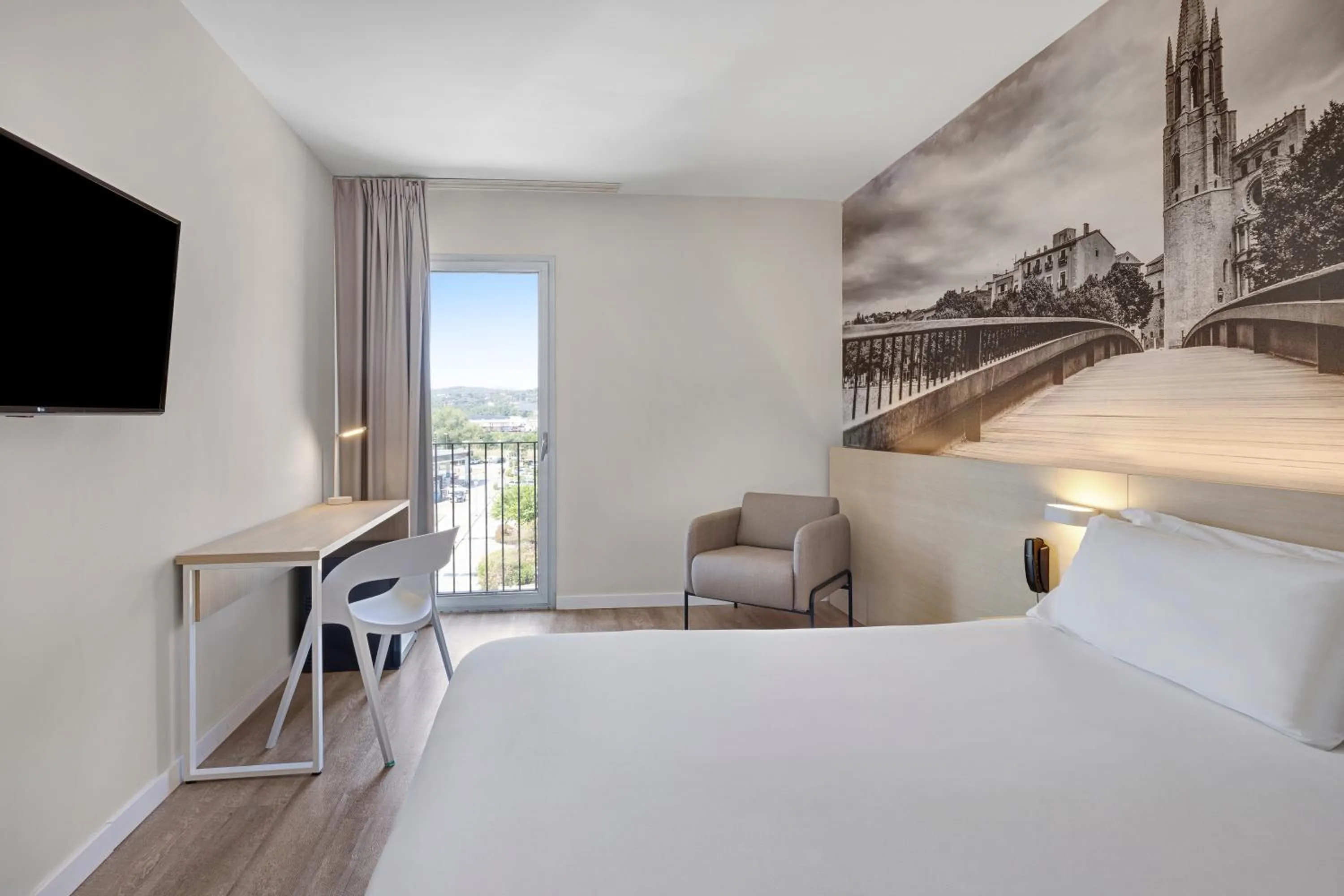 Bed in B&B HOTEL Girona 3