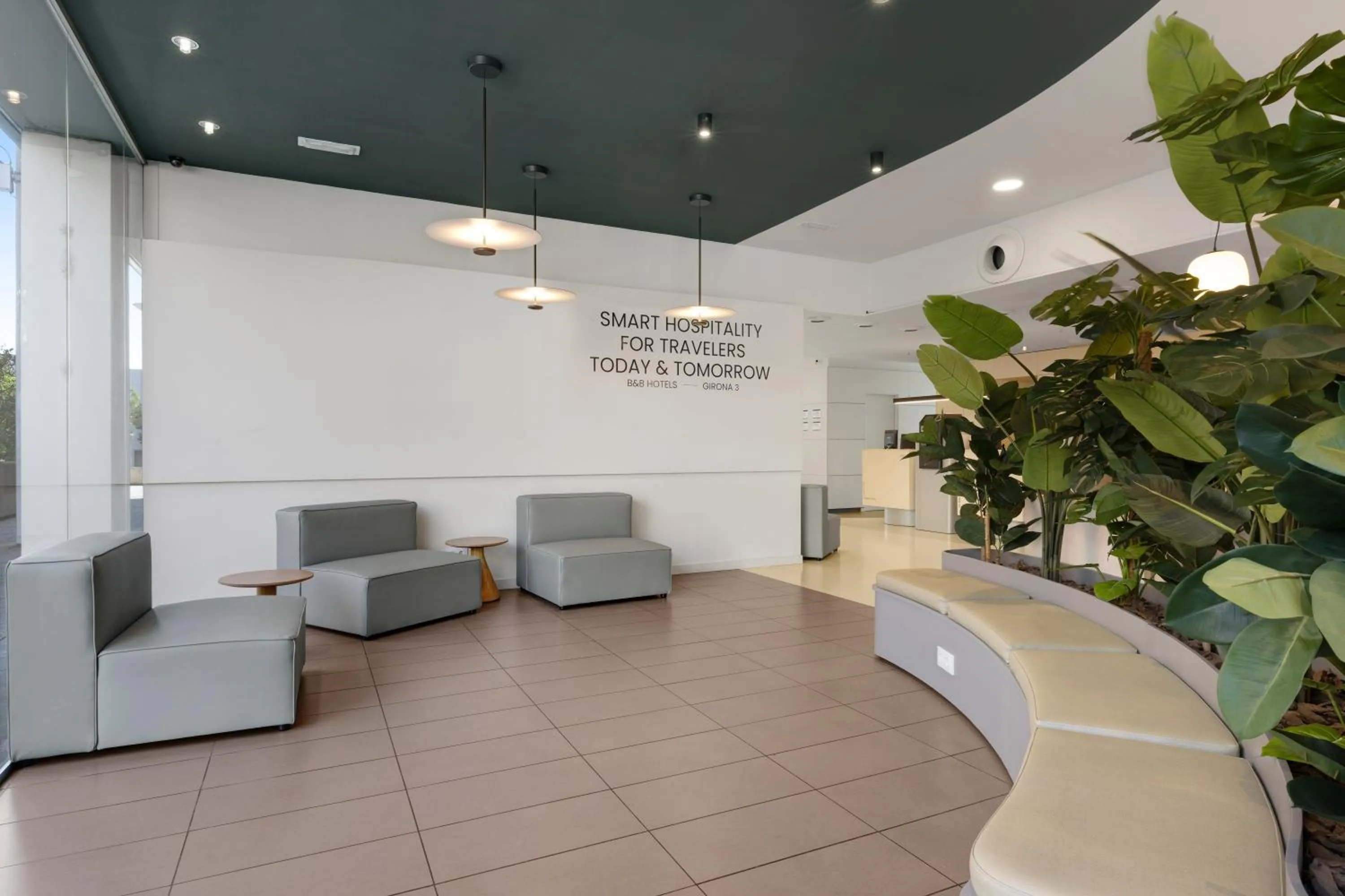 Seating area in B&B HOTEL Girona 3