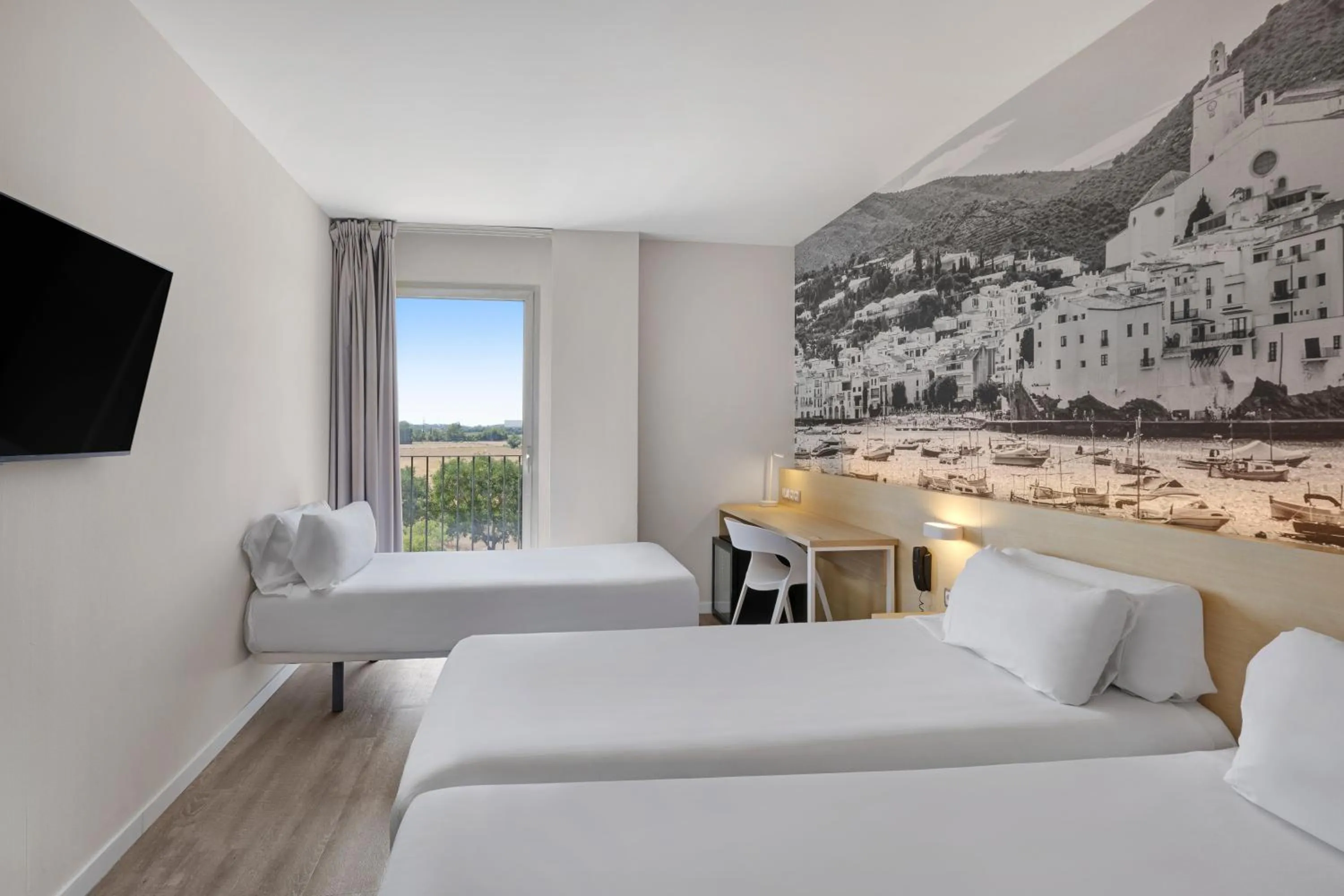 Bed in B&B HOTEL Girona 3