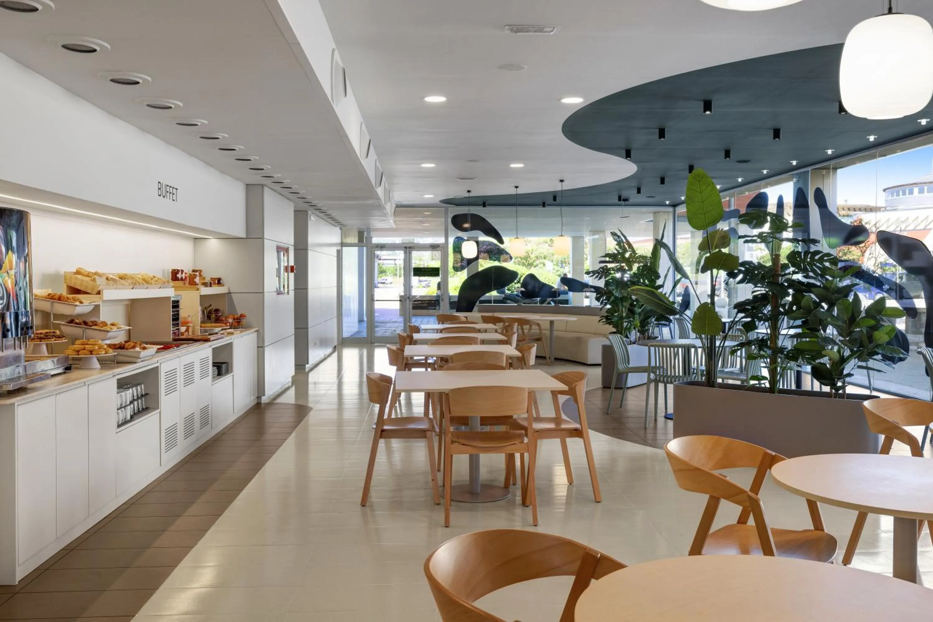 Restaurant/places to eat in B&B HOTEL Girona 3