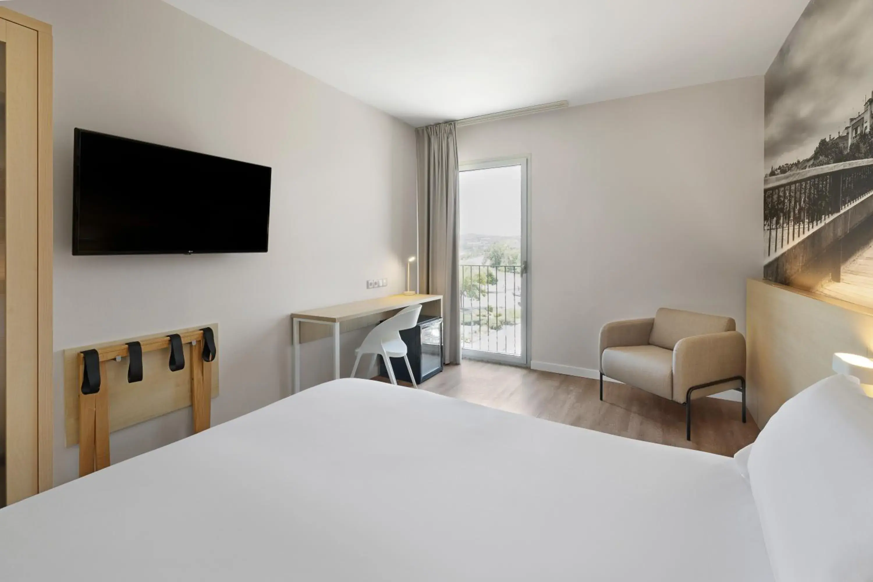 Double Room in B&B HOTEL Girona 3 Double Room in B&B HOTEL Girona 3