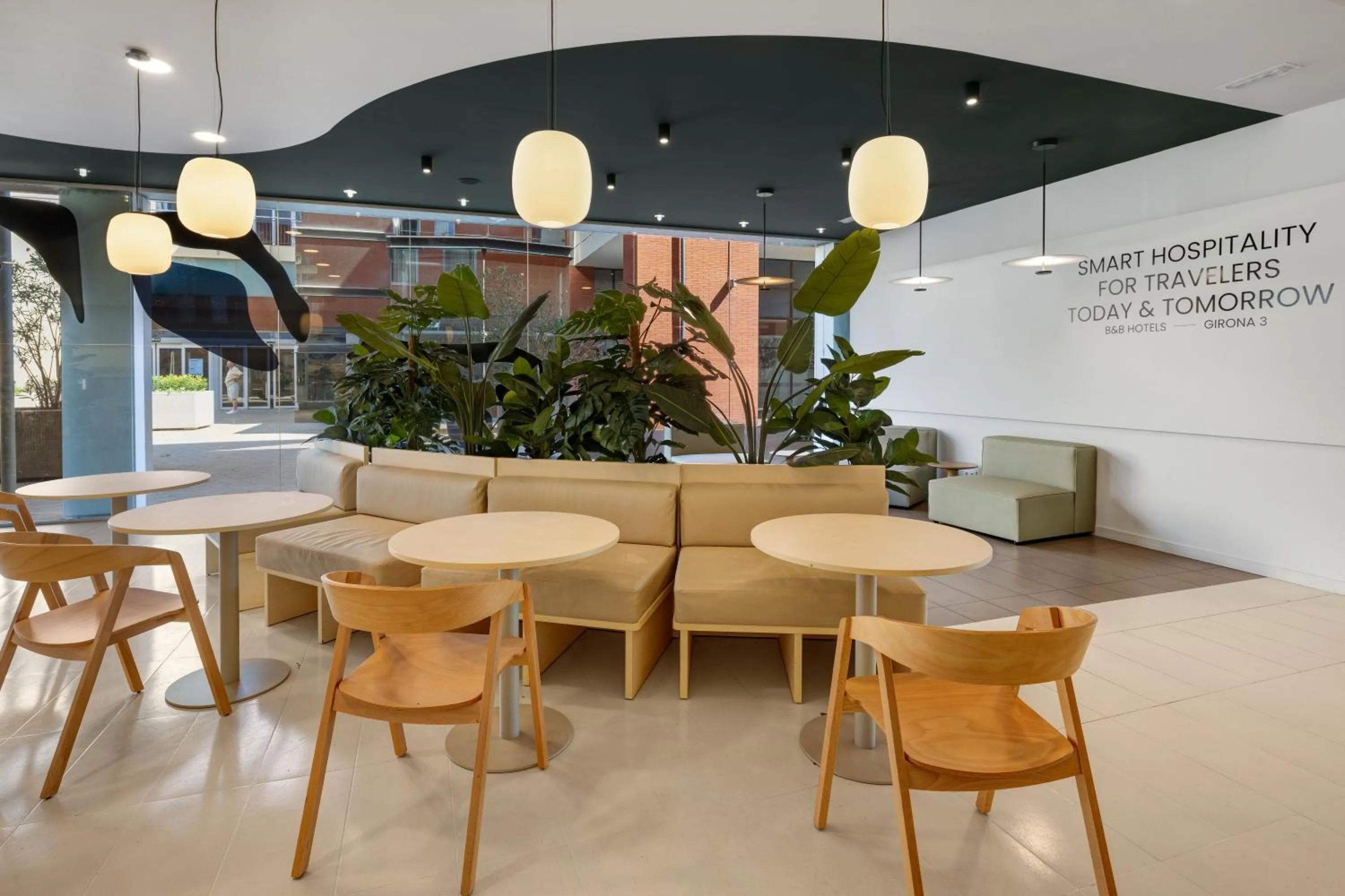 Seating area in B&B HOTEL Girona 3