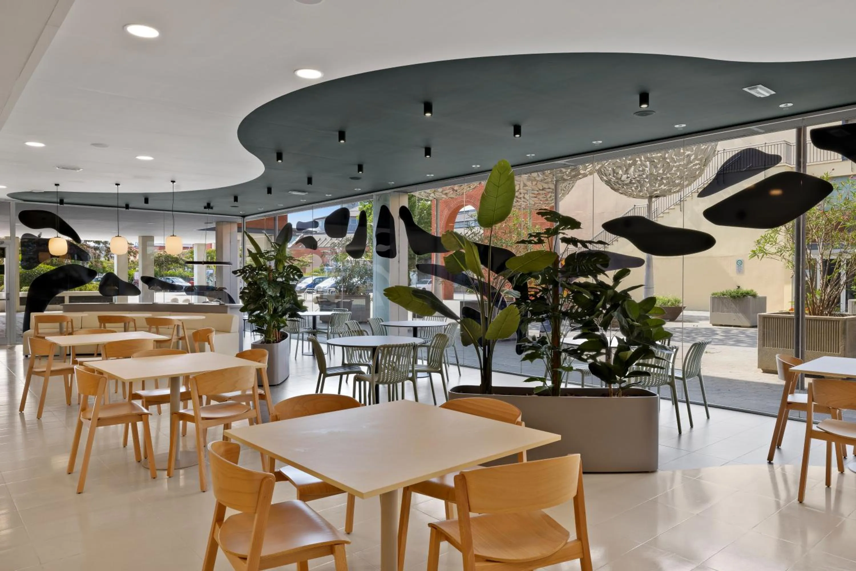 Dining area in B&B HOTEL Girona 3
