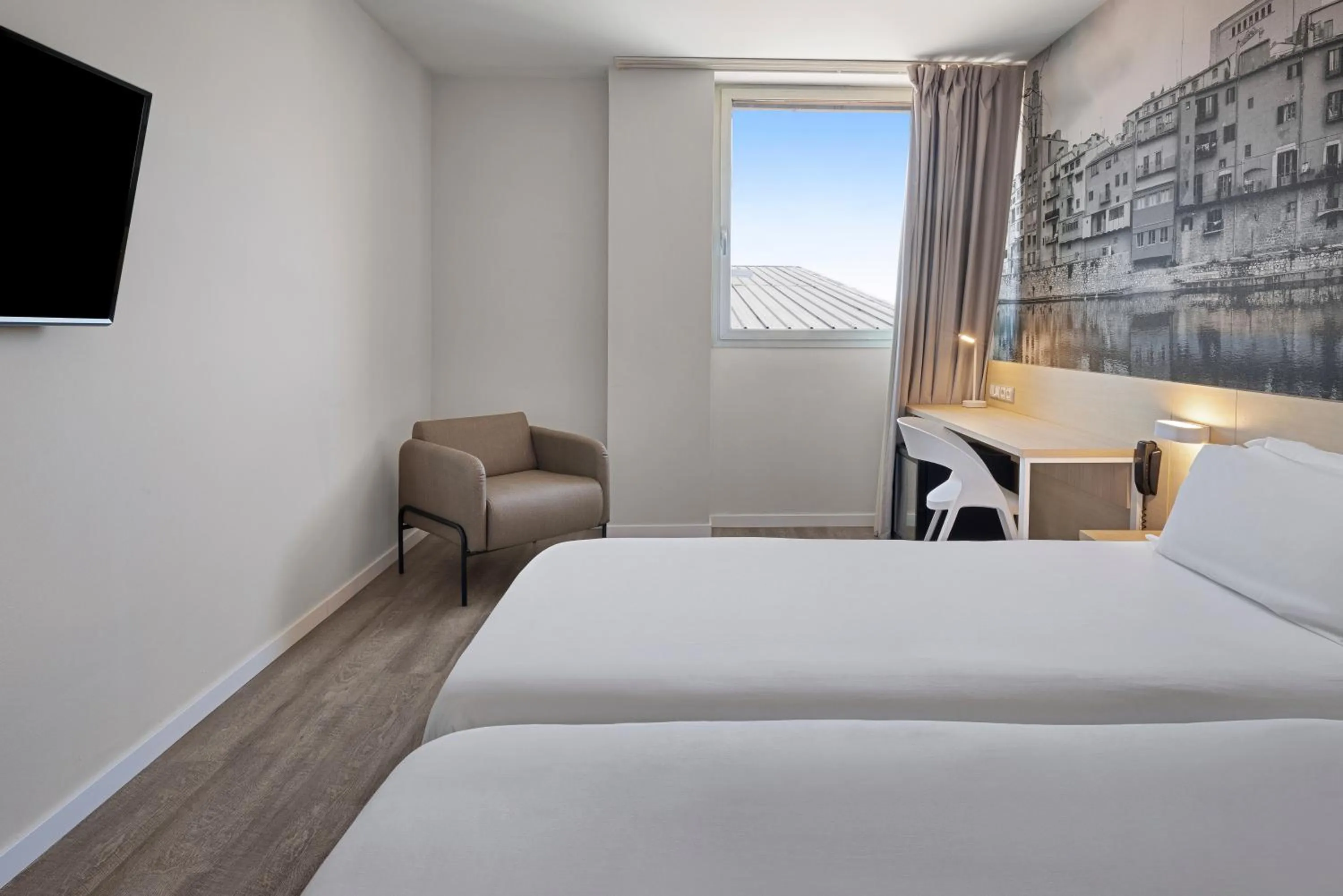 Bed in B&B HOTEL Girona 3