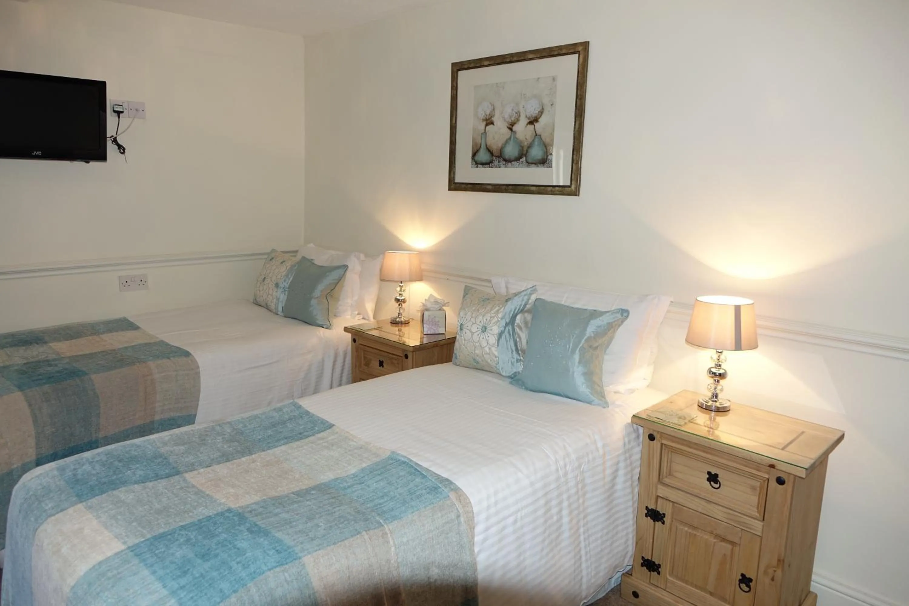 Bedroom, Bed in Sun Inn