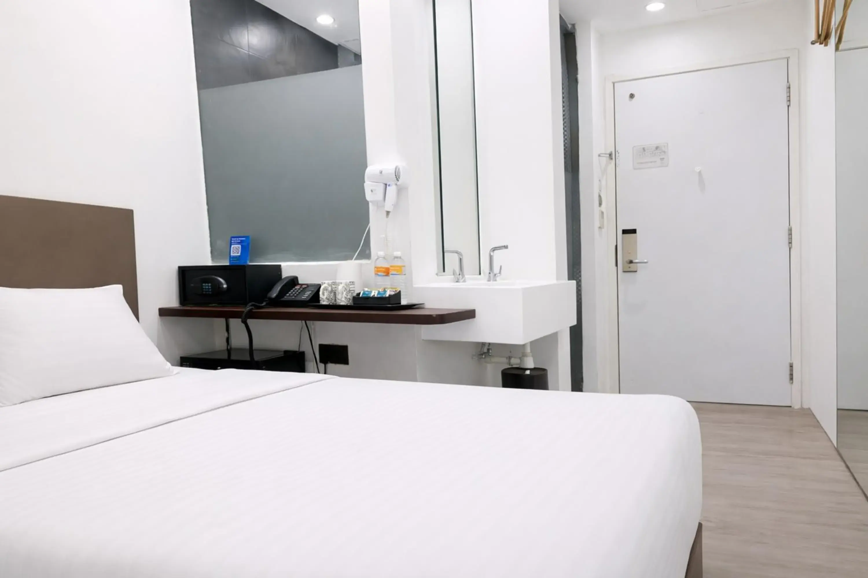 Photo of the whole room, Bed in A Hotel Dickson, Stay From 9PM To 8AM Photo of the whole room, Bed in A Hotel Dickson, Stay From 9PM To 8AM