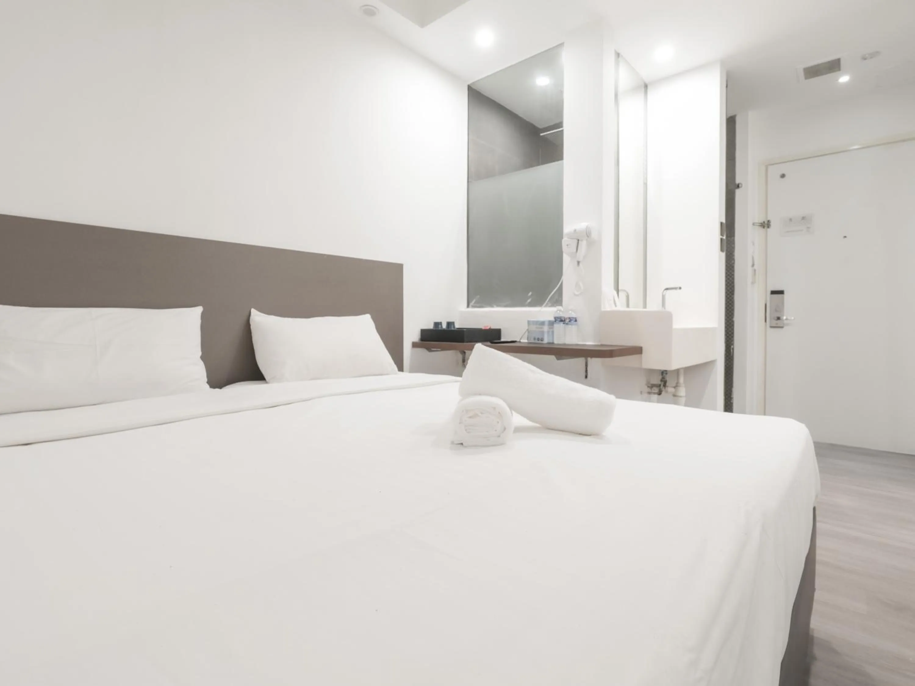 Bed in A Hotel Dickson, Stay From 9PM To 8AM