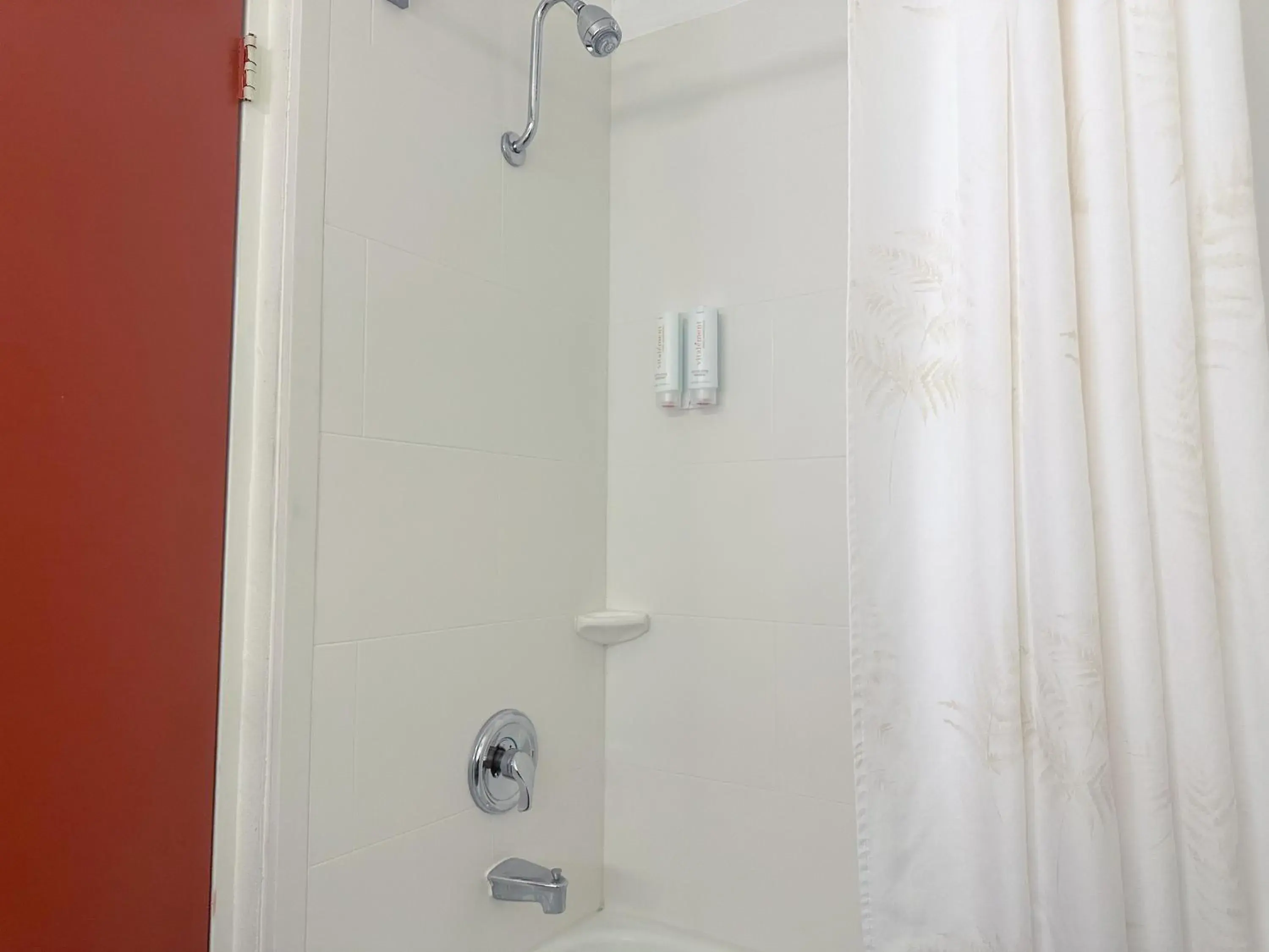 Efficiency King Room with Accessible Tub - Mobility Accessible/Non-Smoking in Quality Inn & Suites Fort Collins East Efficiency King Room with Accessible Tub - Mobility Accessible/Non-Smoking in Quality Inn & Suites Fort Collins East