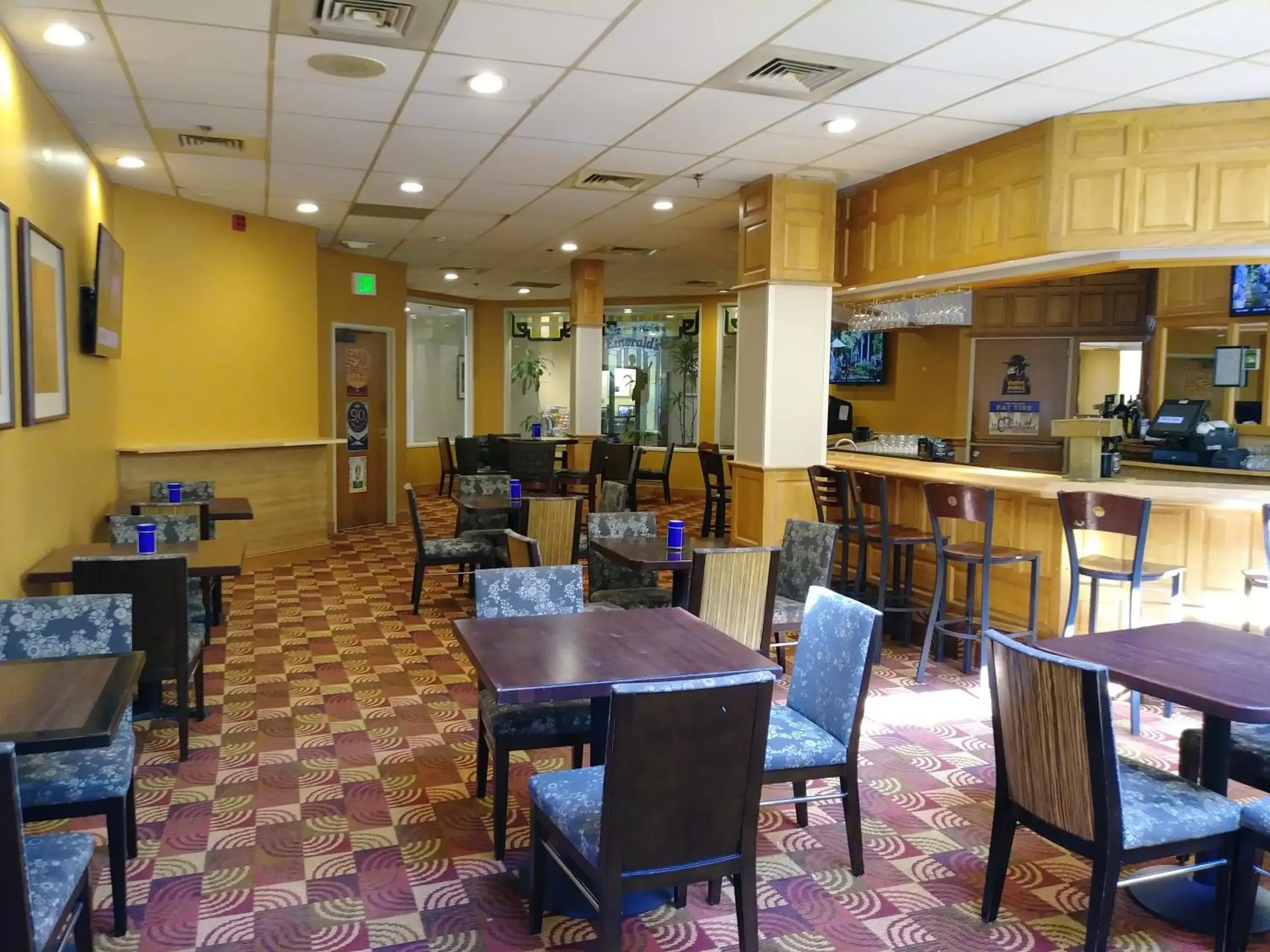 Lounge or bar in Quality Inn & Suites Fort Collins East Lounge or bar in Quality Inn & Suites Fort Collins East