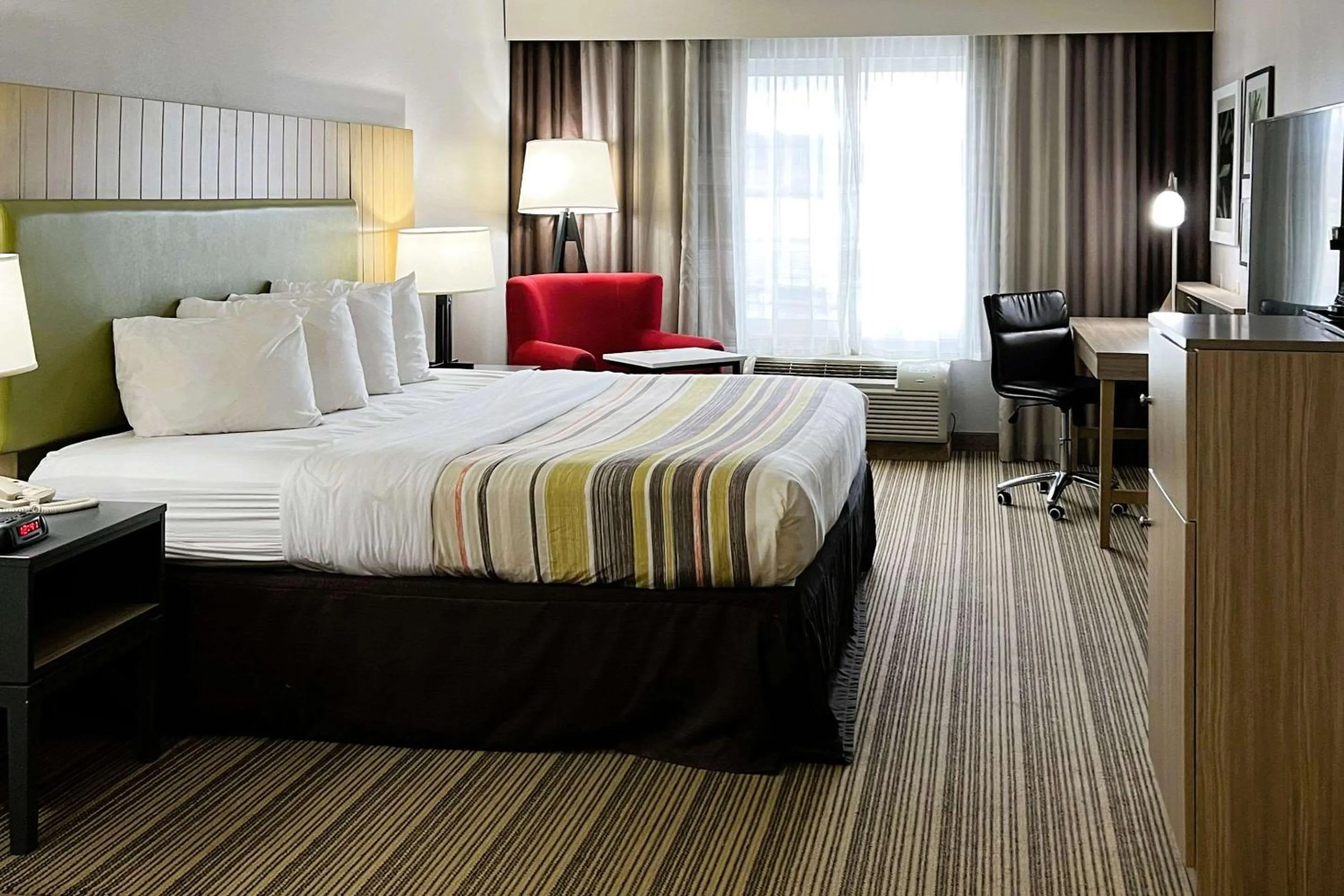 Bedroom, Bed in Country Inn & Suites by Radisson, Wytheville, VA