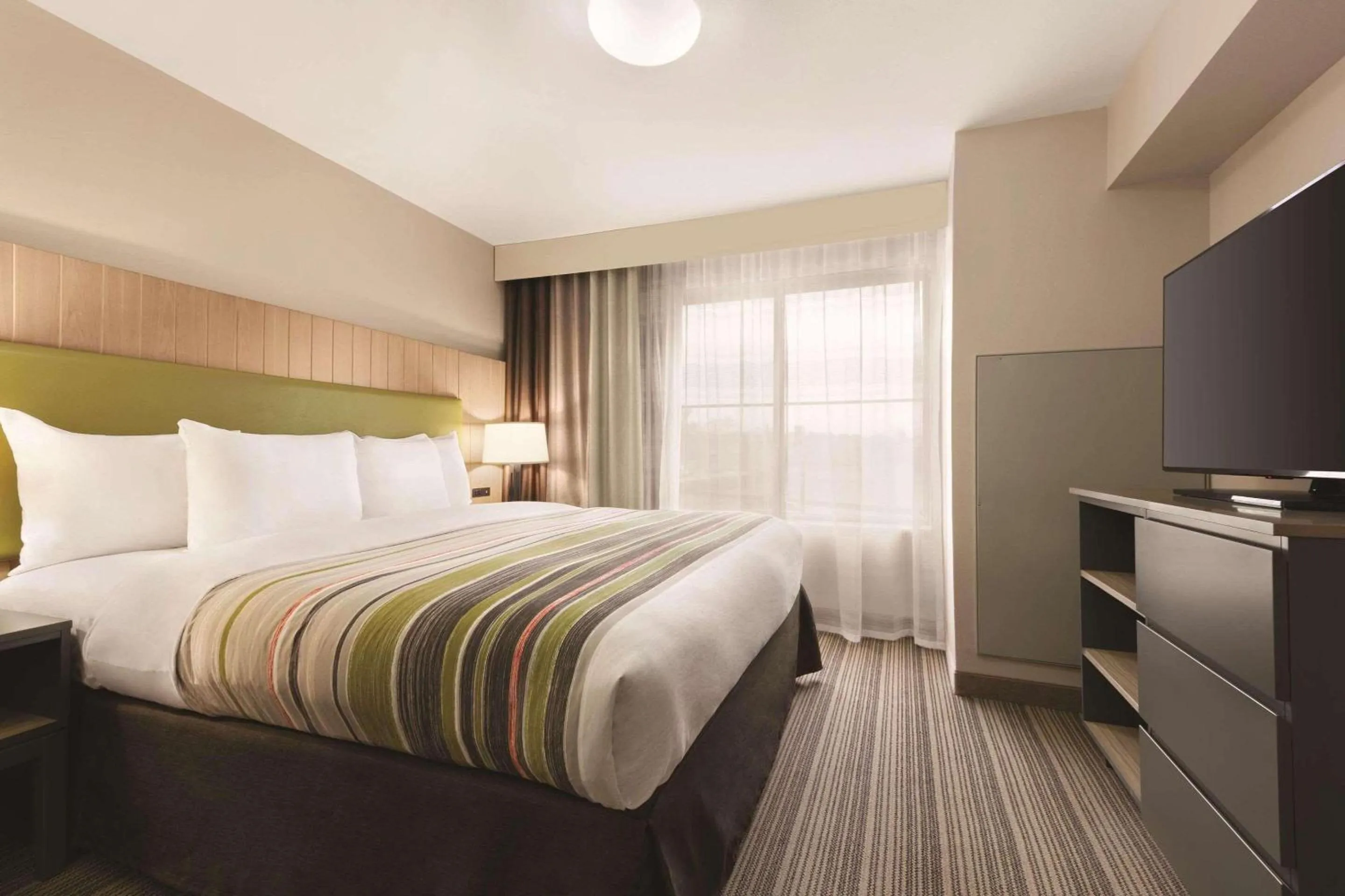 Bedroom, Bed in Country Inn & Suites by Radisson, Wytheville, VA