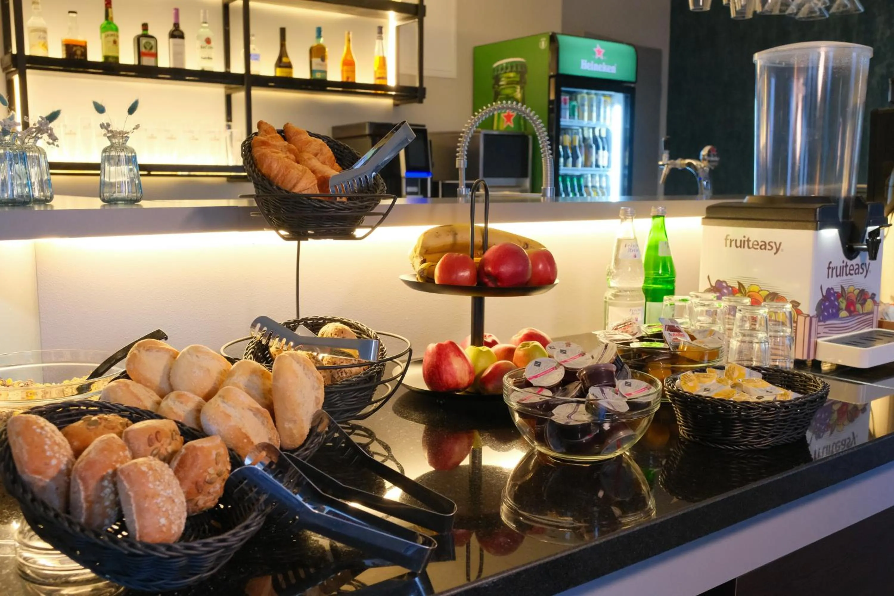 Food and drinks in Hotel Kiel by MELIO