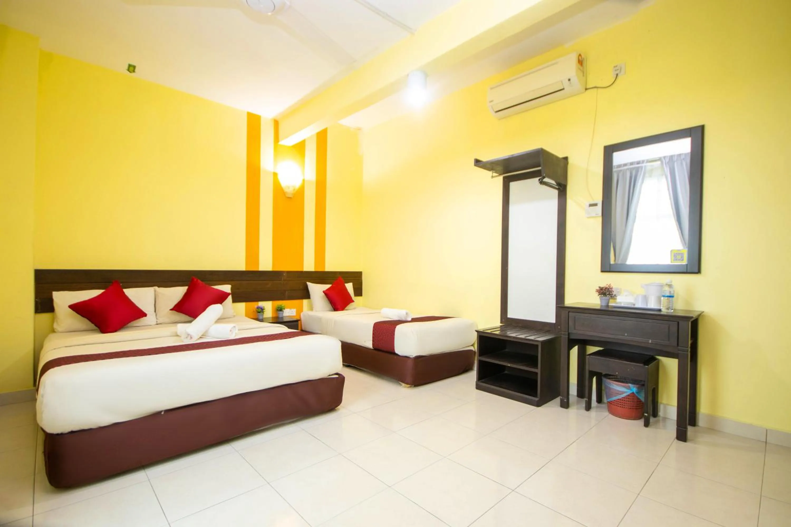Bedroom, Bed in Sun Inns Rest House Kuantan