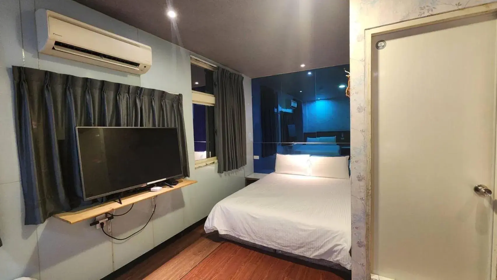 Bedroom, Bed in Yung Feng Hotel Bedroom, Bed in Yung Feng Hotel