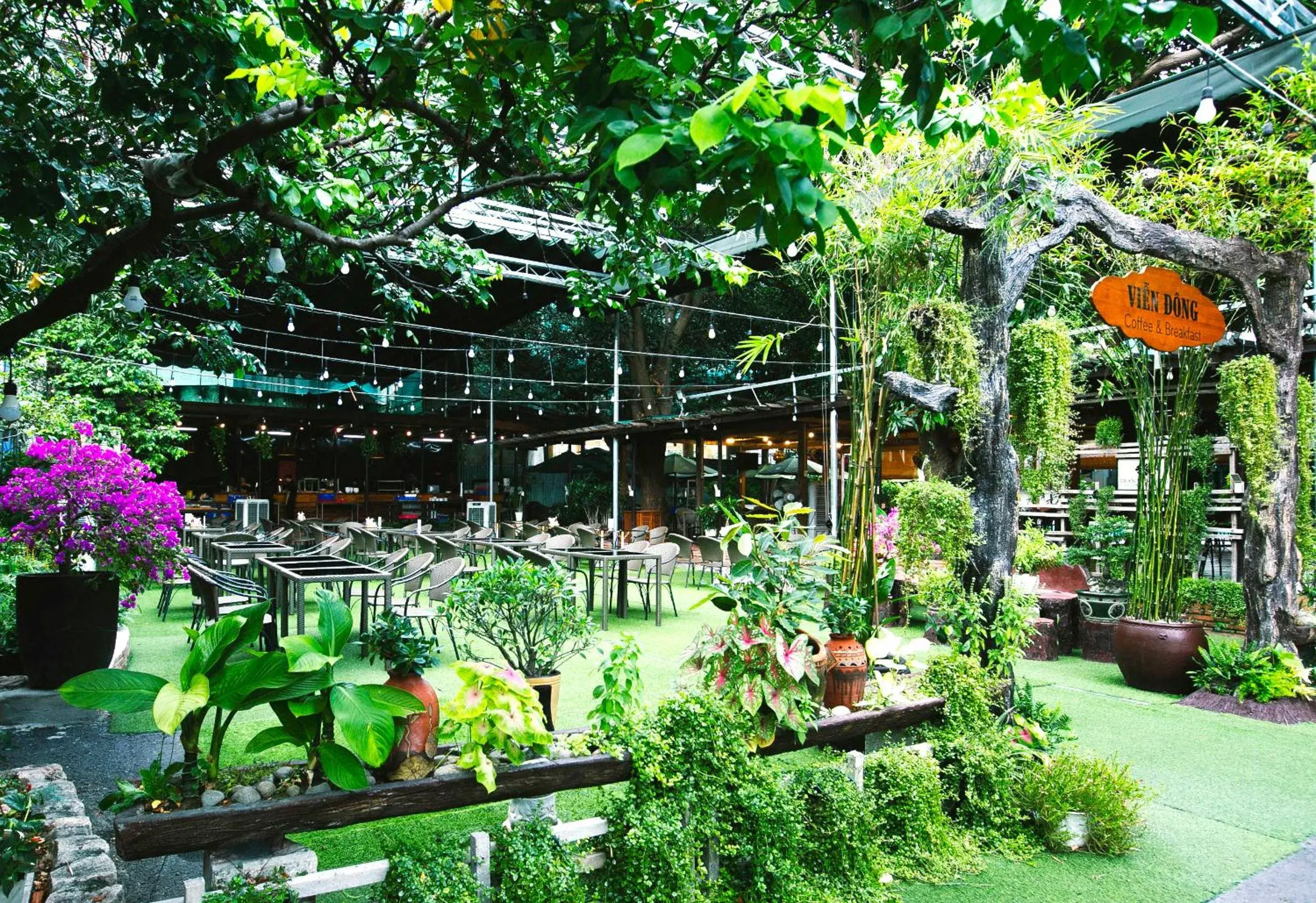 Property building in Tran Vien Dong Hotel Property building in Tran Vien Dong Hotel