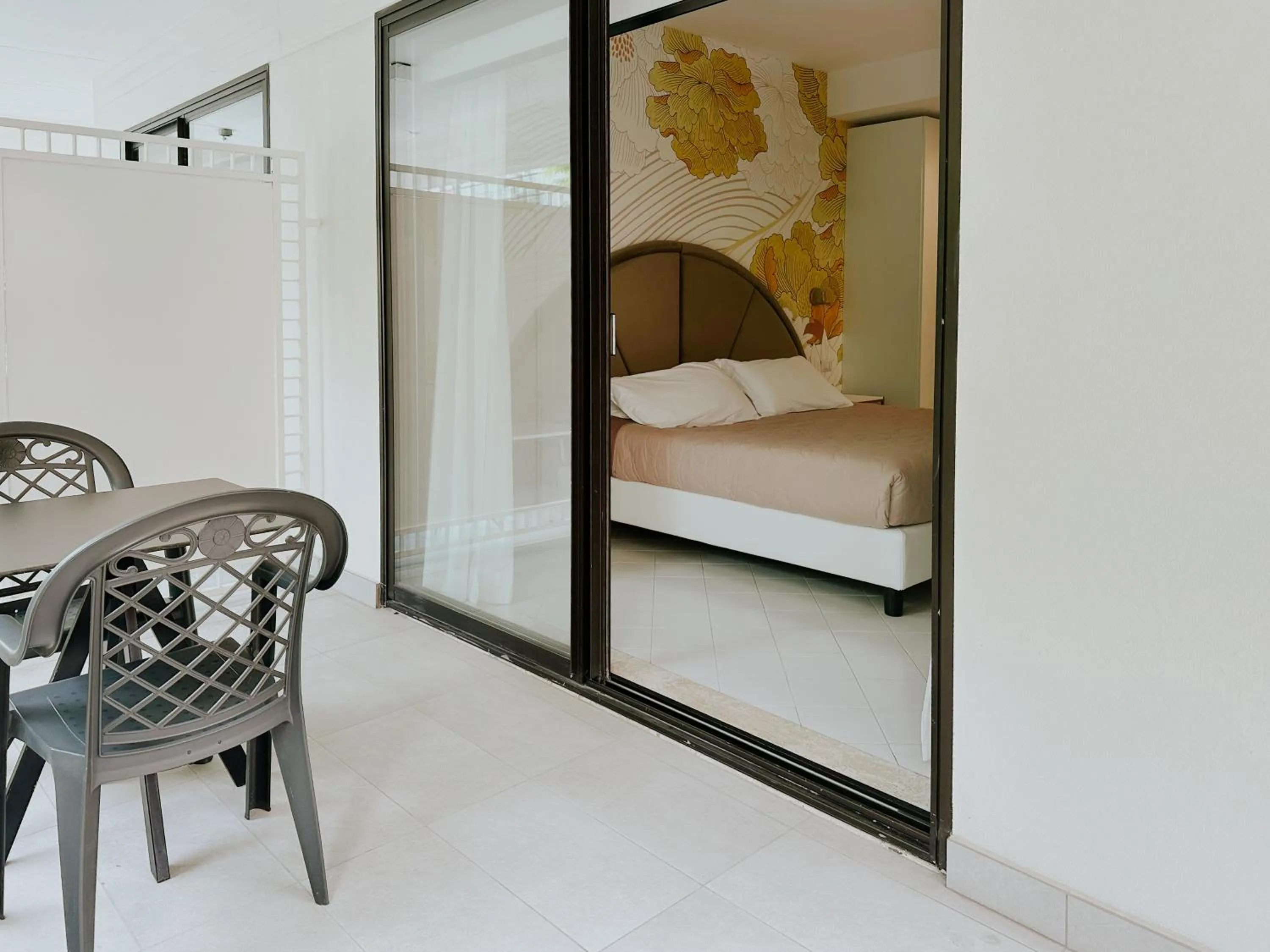 Balcony/Terrace, Bed in Hotel President - Vintage Hotel in centro