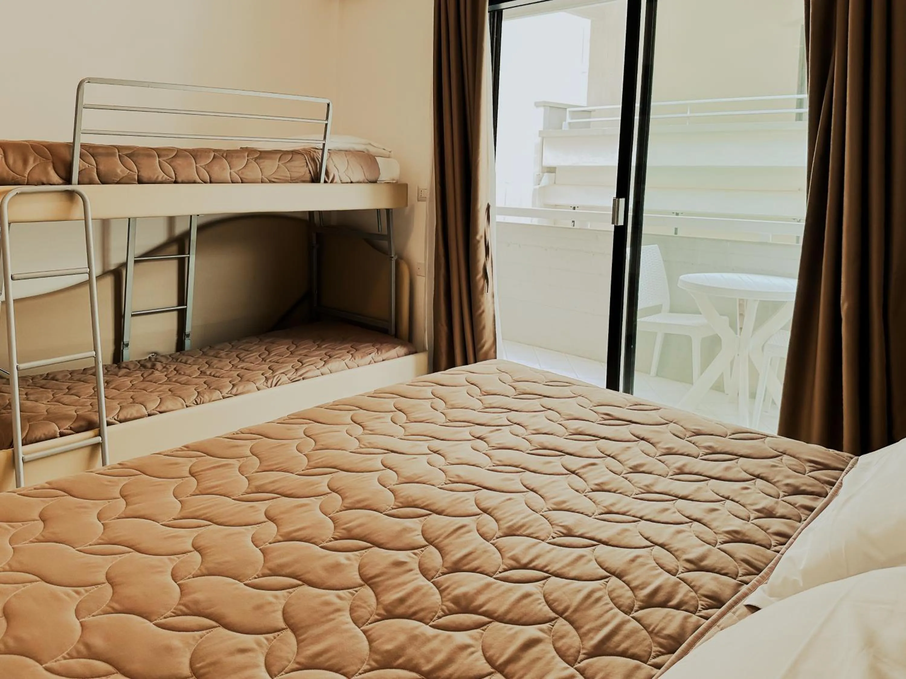 Photo of the whole room, Bed in Hotel President - Vintage Hotel in centro